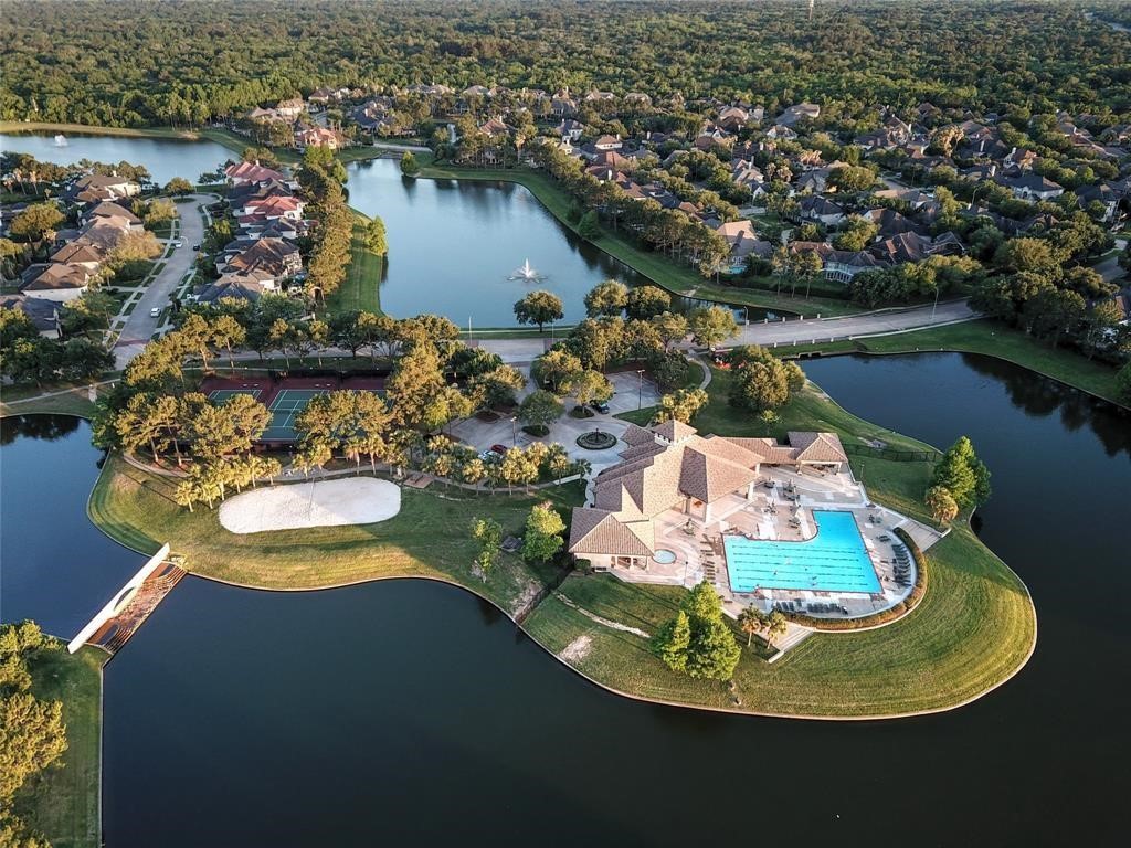 come and enjoy this resort style amenities at walking distance of the property.