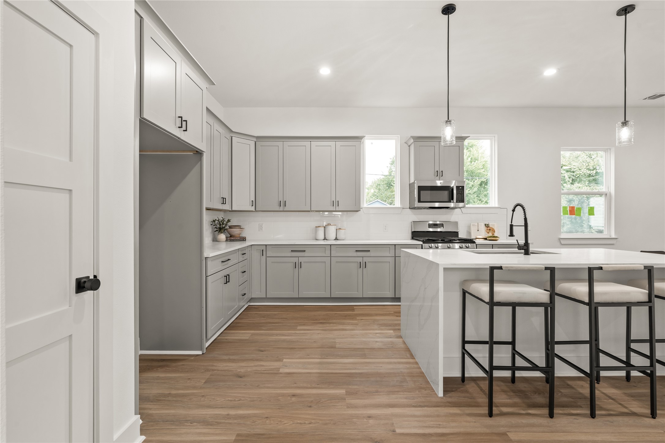 A continuous run of cabinetry wraps the kitchen in ample storage, with a dedicated refrigerator alcove
framed by overhead cabinets for a clean, built-in look.