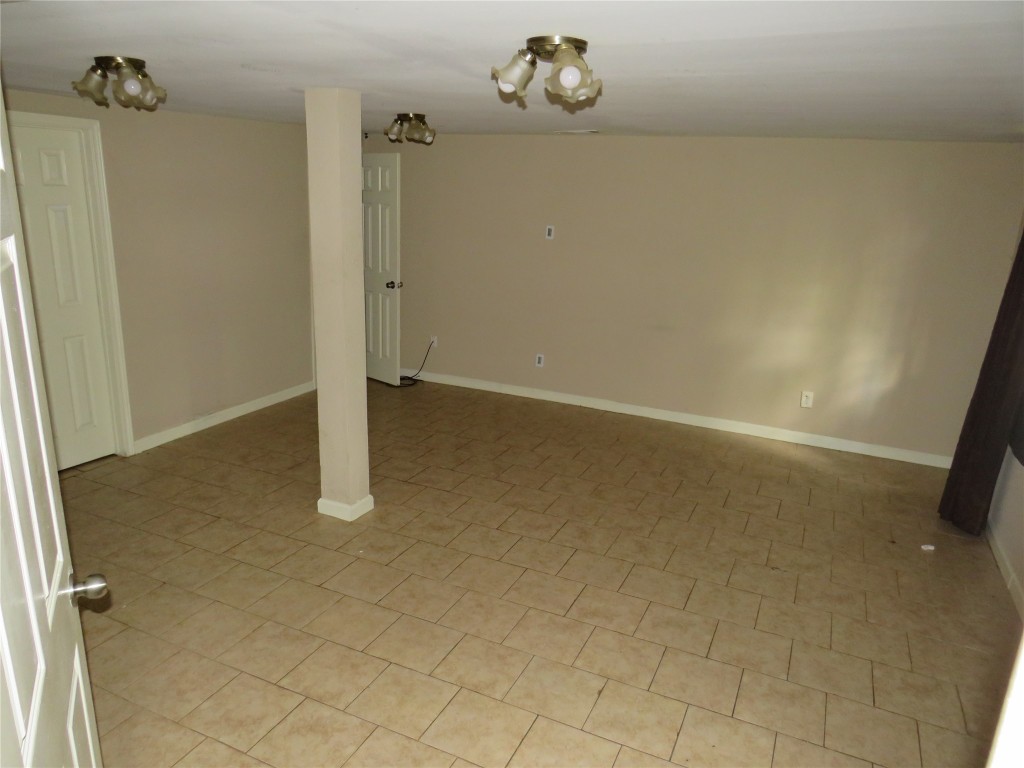 7102 N Highway 6, Hitchcock, TX 77563