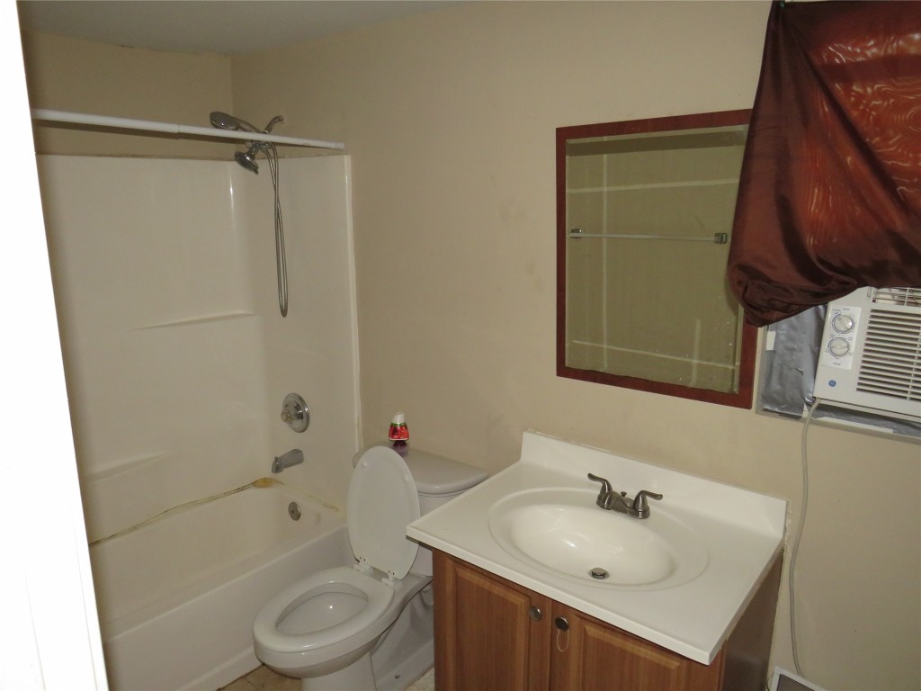 7102 N Highway 6, Hitchcock, TX 77563