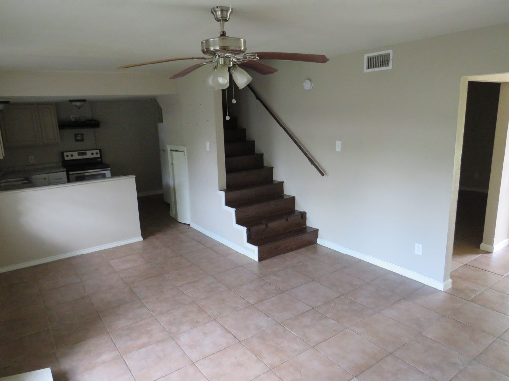 7102 N Highway 6, Hitchcock, TX 77563