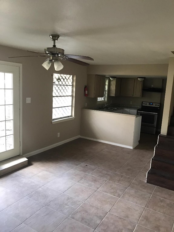 7102 N Highway 6, Hitchcock, TX 77563
