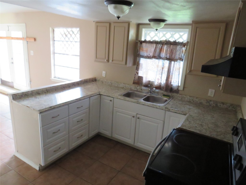 7102 N Highway 6, Hitchcock, TX 77563