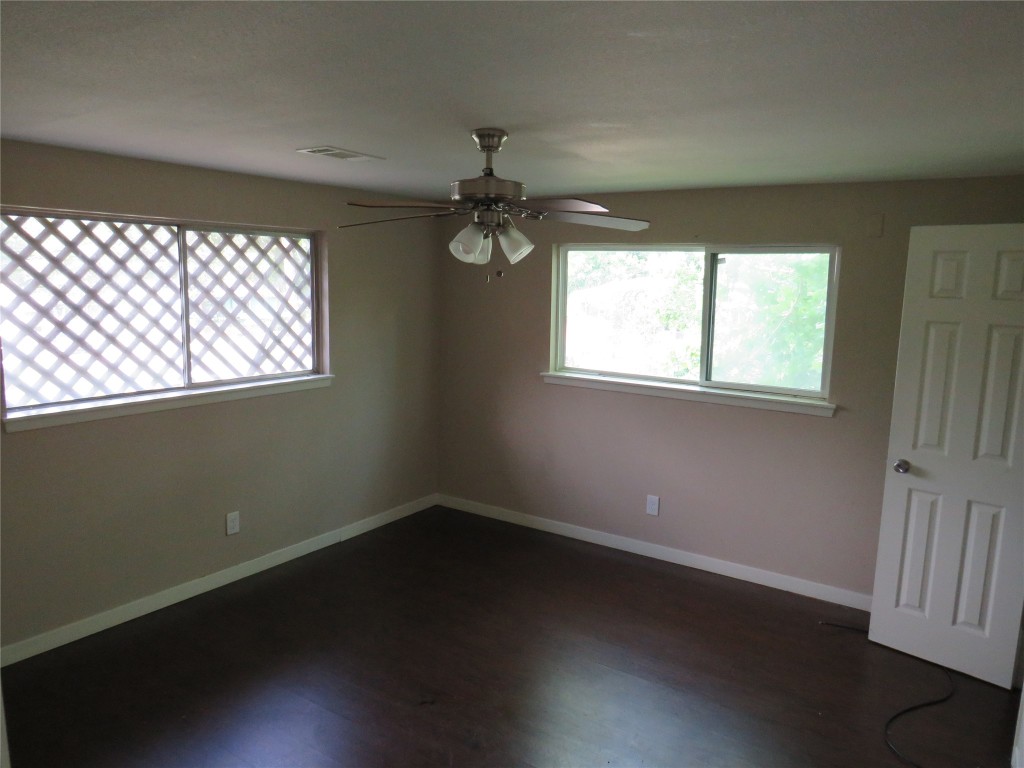 7102 N Highway 6, Hitchcock, TX 77563