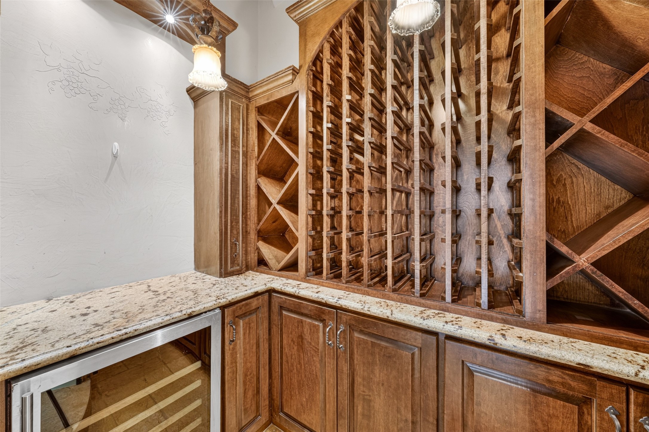 2400 Avalon Place, Houston, TX 77019 2400 Avalon Place, Houston, TX 77019