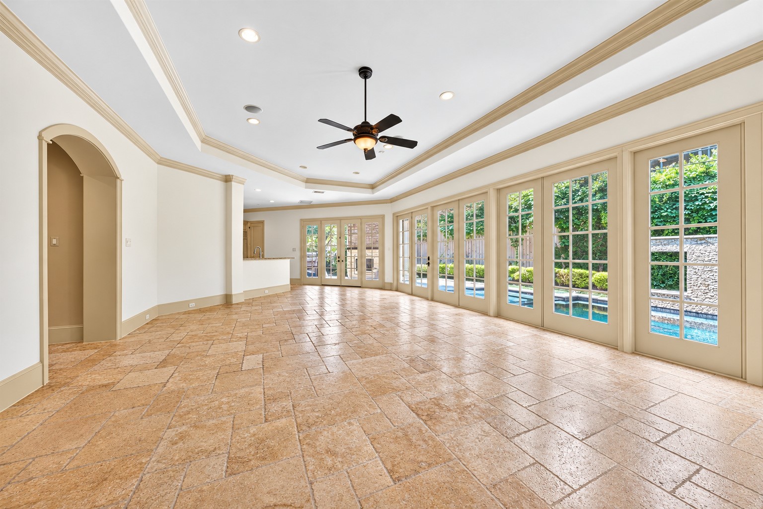 2400 Avalon Place, Houston, TX 77019 2400 Avalon Place, Houston, TX 77019