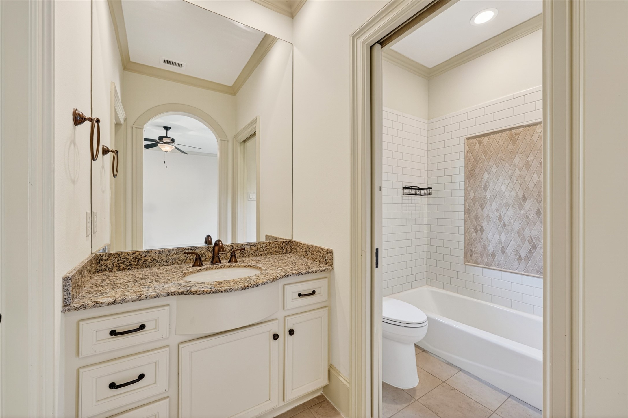 2400 Avalon Place, Houston, TX 77019
