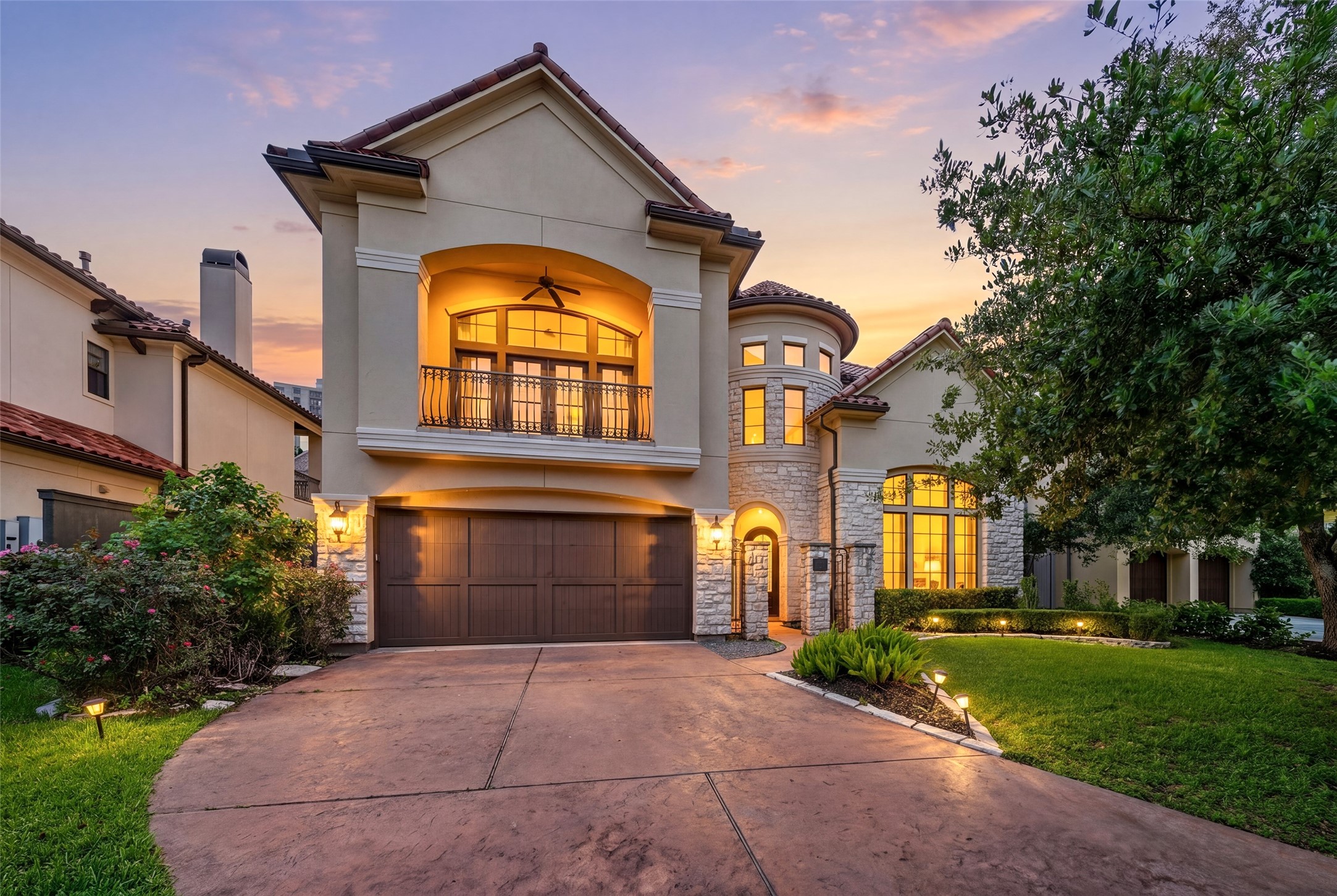 2400 Avalon Place, Houston, TX 77019 2400 Avalon Place, Houston, TX 77019