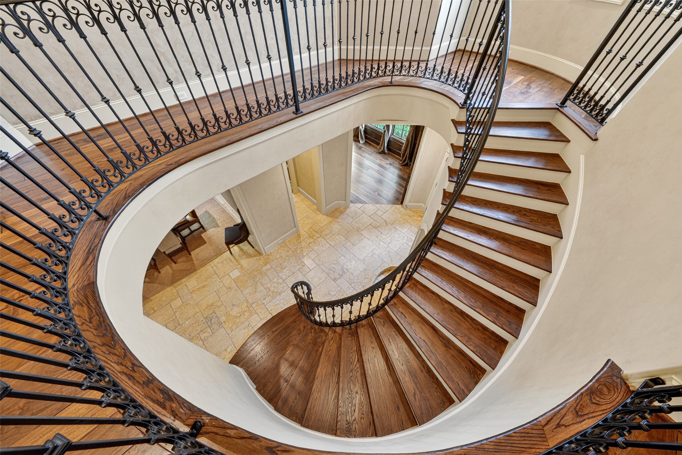 2400 Avalon Place, Houston, TX 77019