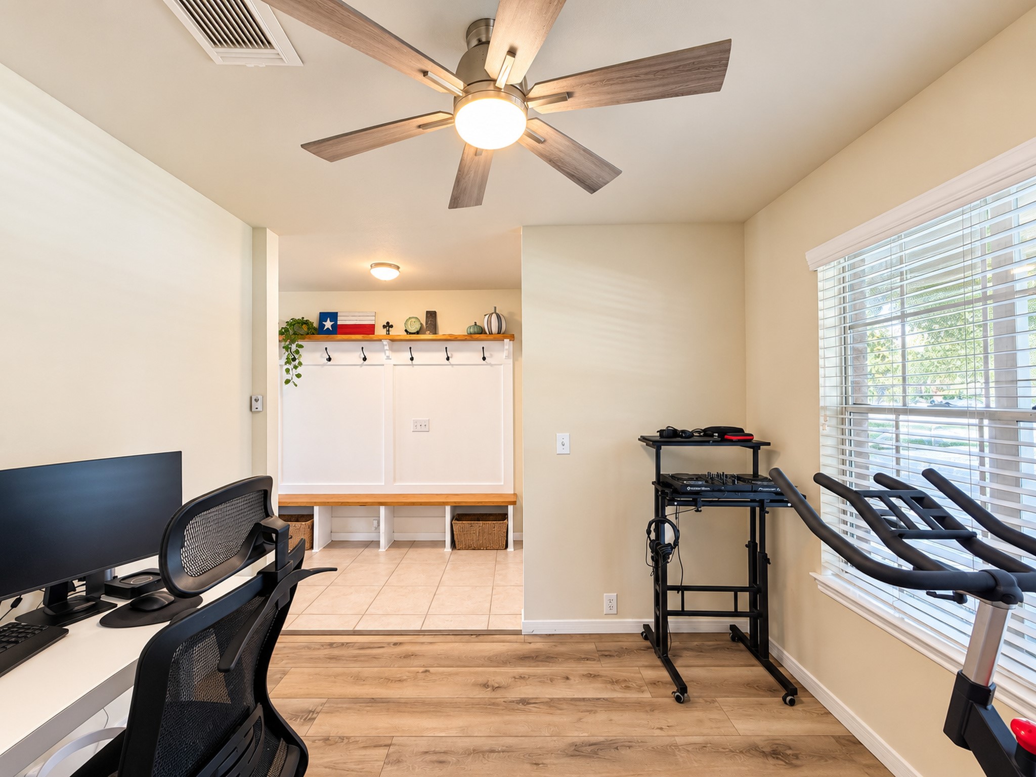 Lots of possibilities for this bonus room Lots of possibilities for this bonus room
