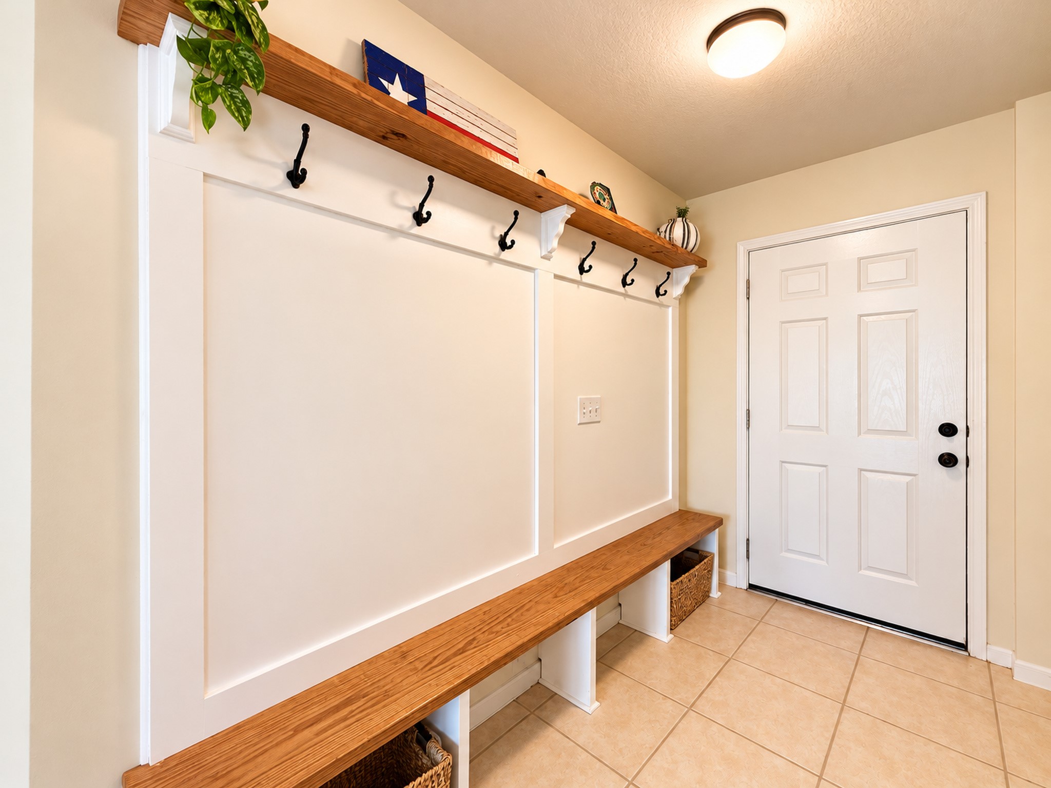 Fabulous Bench & Shoe Nook - perfect for coats, umbrellas & kids backpacks. Fabulous Bench & Shoe Nook - perfect for coats, umbrellas & kids backpacks.