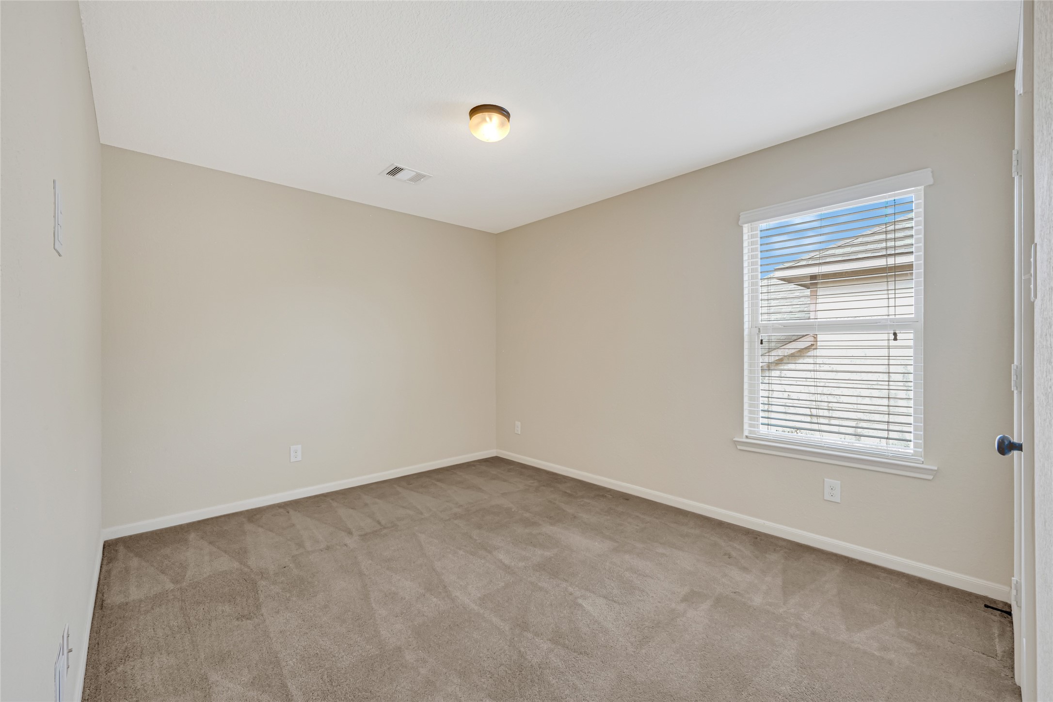 6806 Hunters Trace Lane, Baytown, TX 77521