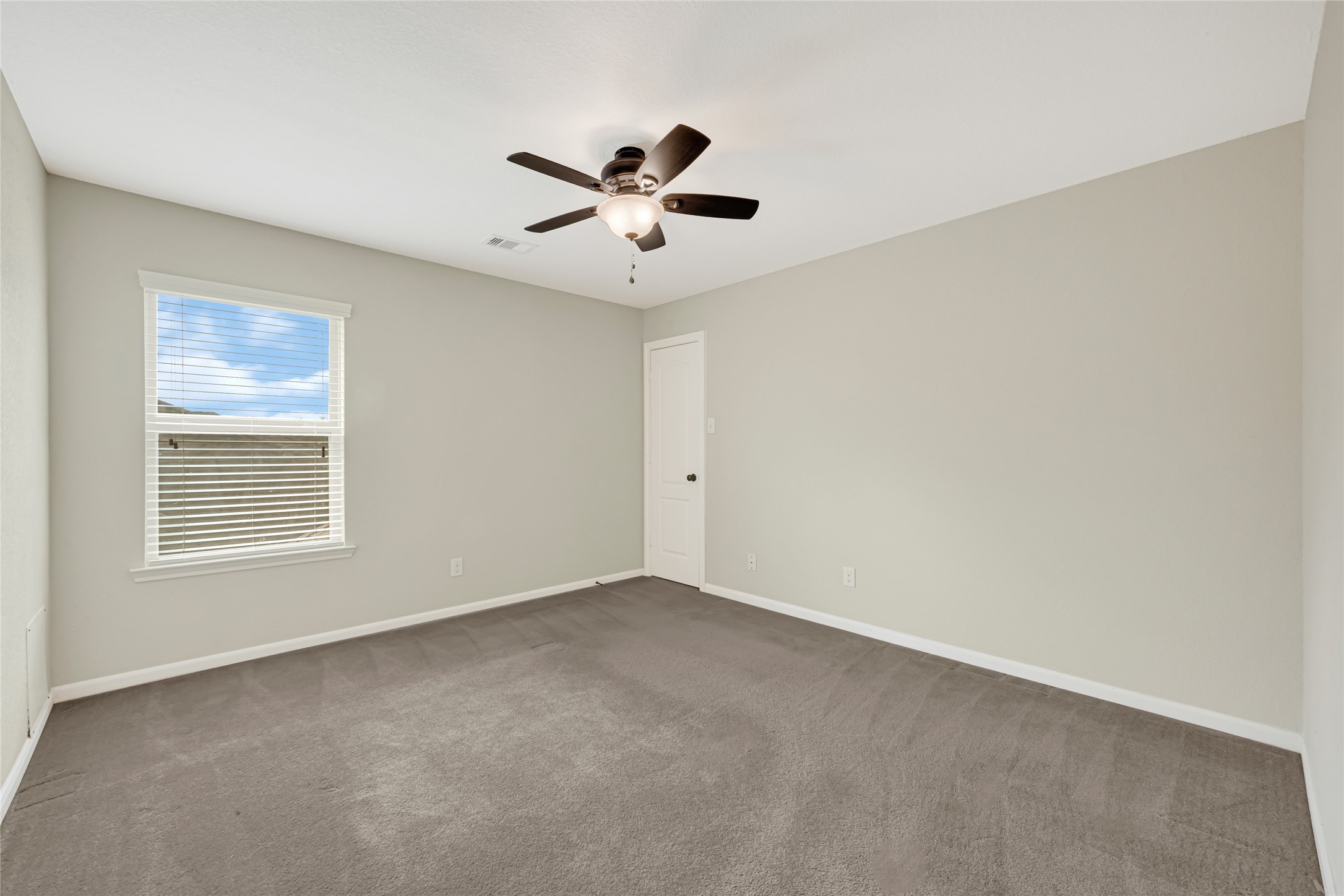 6806 Hunters Trace Lane, Baytown, TX 77521