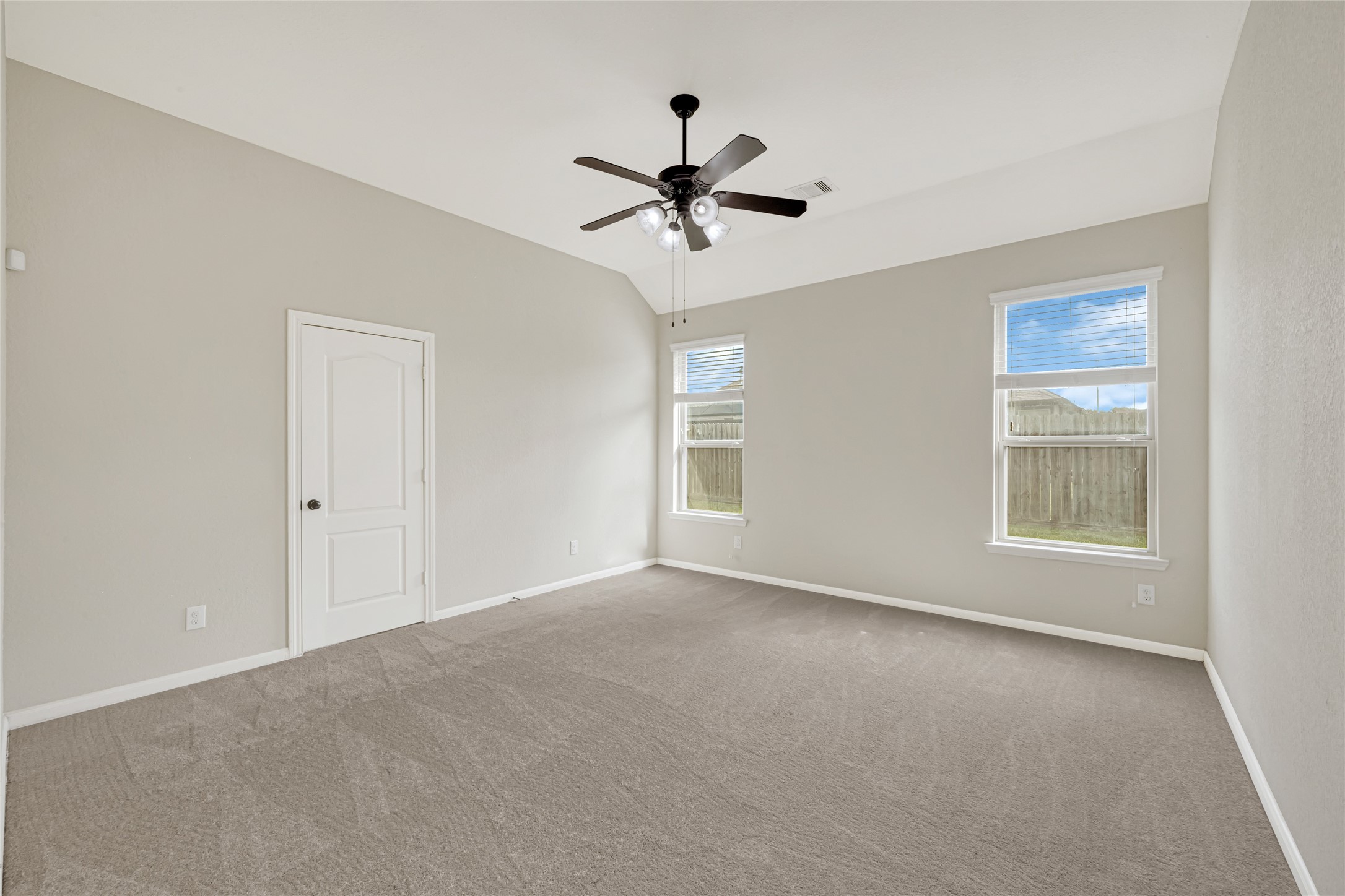 6806 Hunters Trace Lane, Baytown, TX 77521