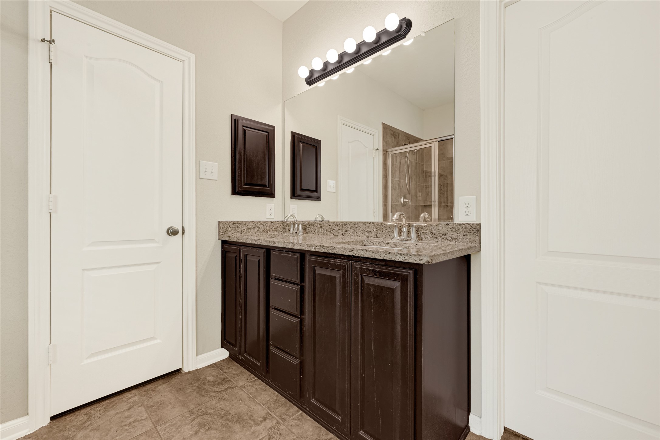 6806 Hunters Trace Lane, Baytown, TX 77521