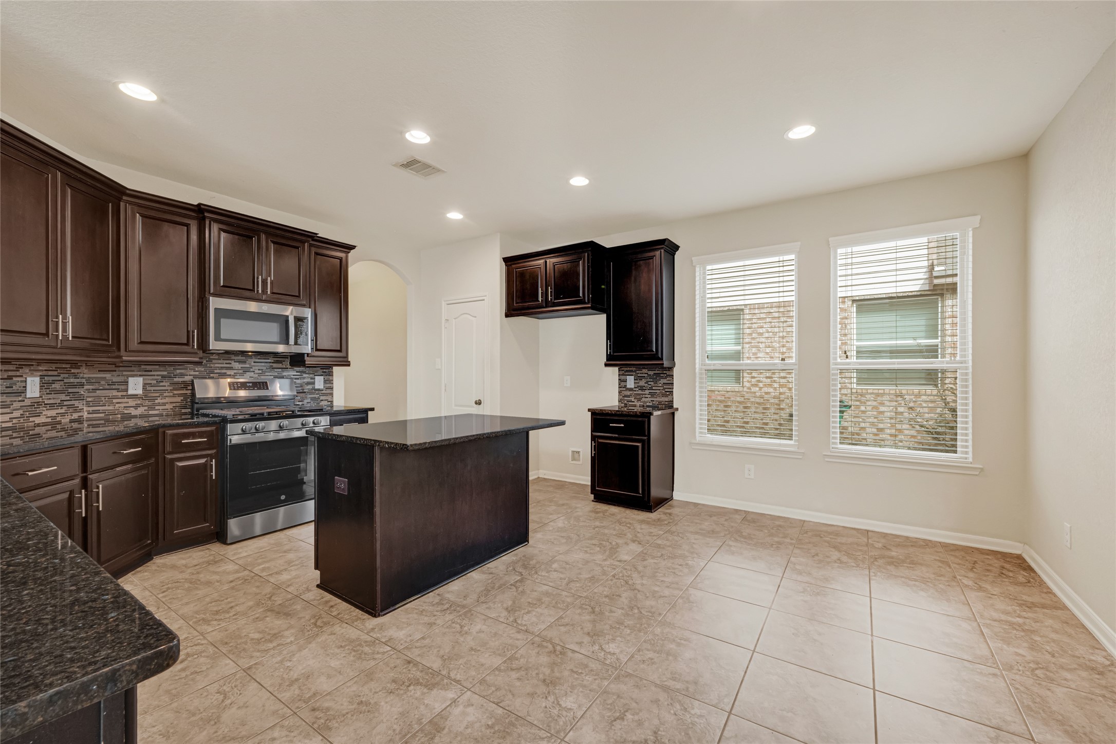 6806 Hunters Trace Lane, Baytown, TX 77521 6806 Hunters Trace Lane, Baytown, TX 77521