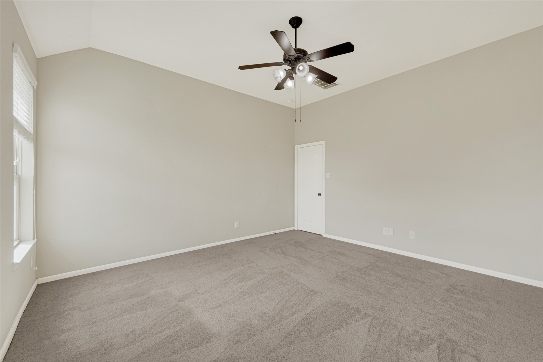 6806 Hunters Trace Lane, Baytown, TX 77521