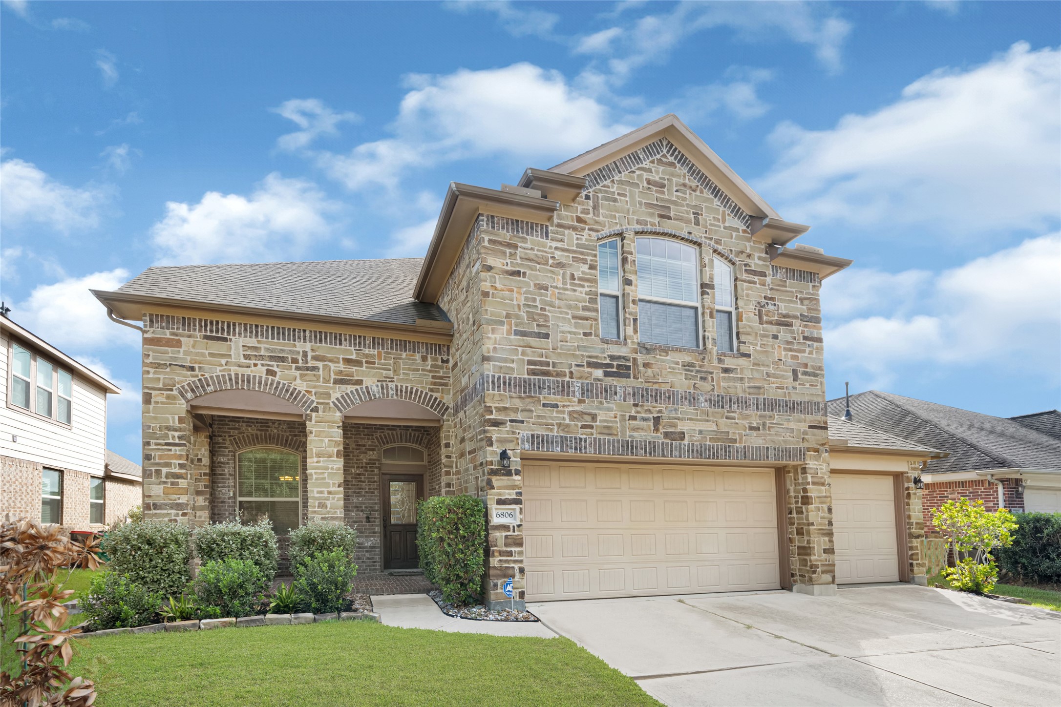 6806 Hunters Trace Lane, Baytown, TX 77521 6806 Hunters Trace Lane, Baytown, TX 77521