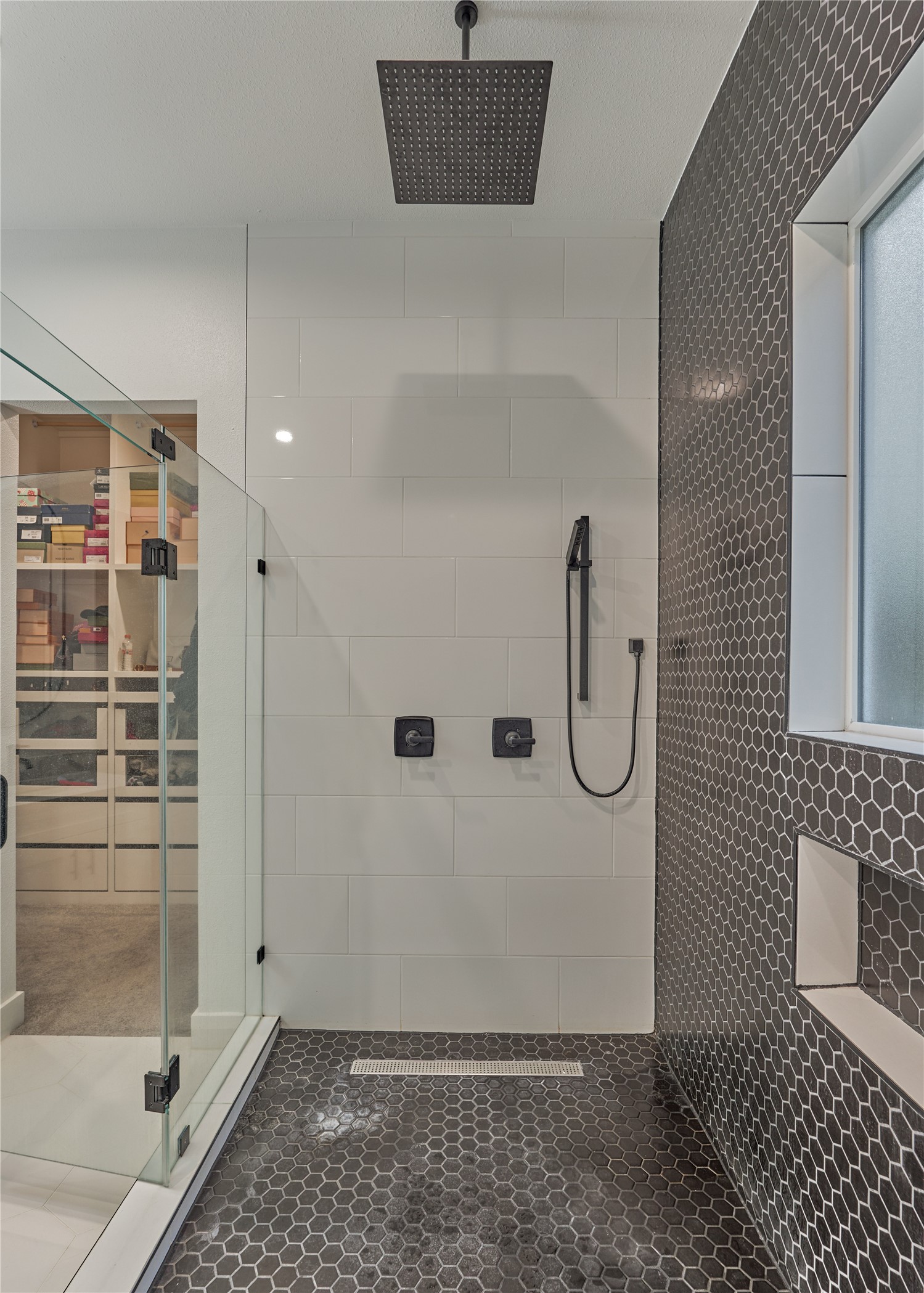 Whether youre starting your morning or unwinding in the evening, this luxurious feature will leave you feeling refreshed and relaxed.