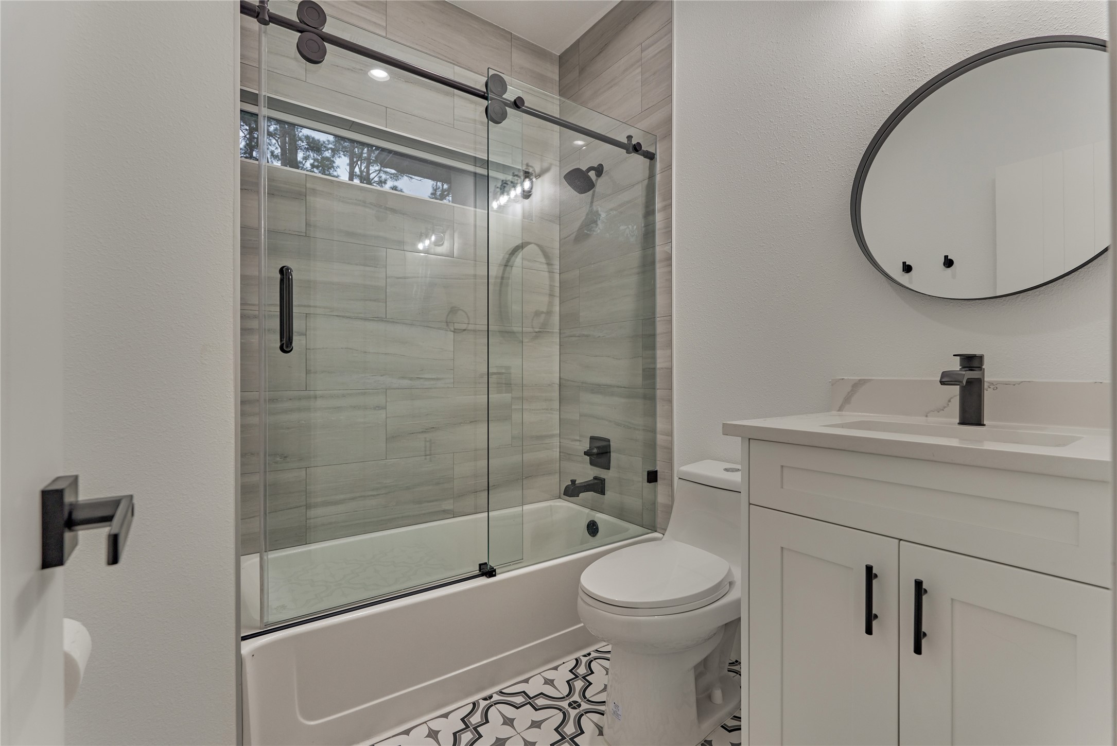 Ensuite bath for secondary bedroom #2