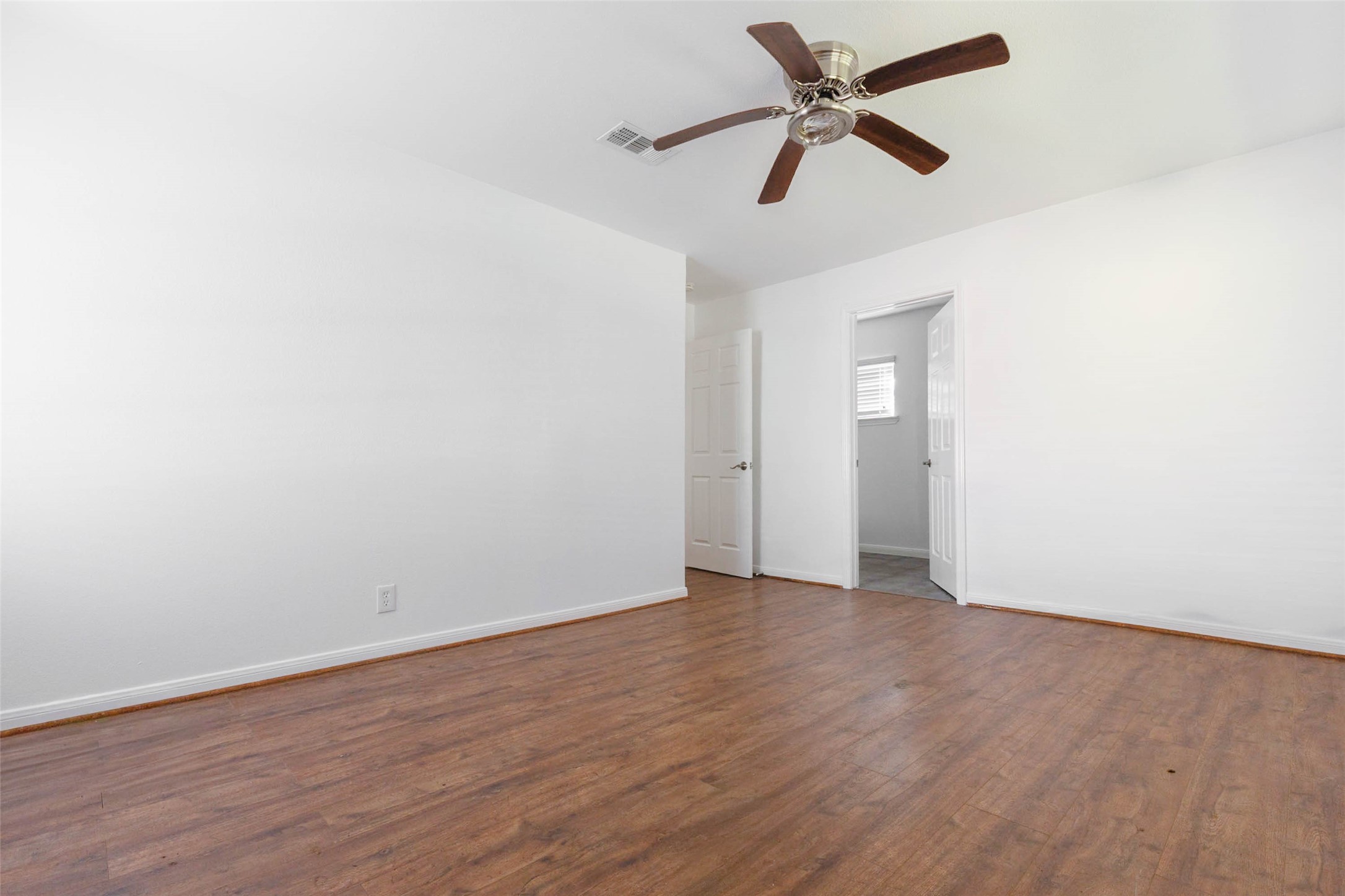 5315 Creekbend Drive, Houston, TX 77096 5315 Creekbend Drive, Houston, TX 77096