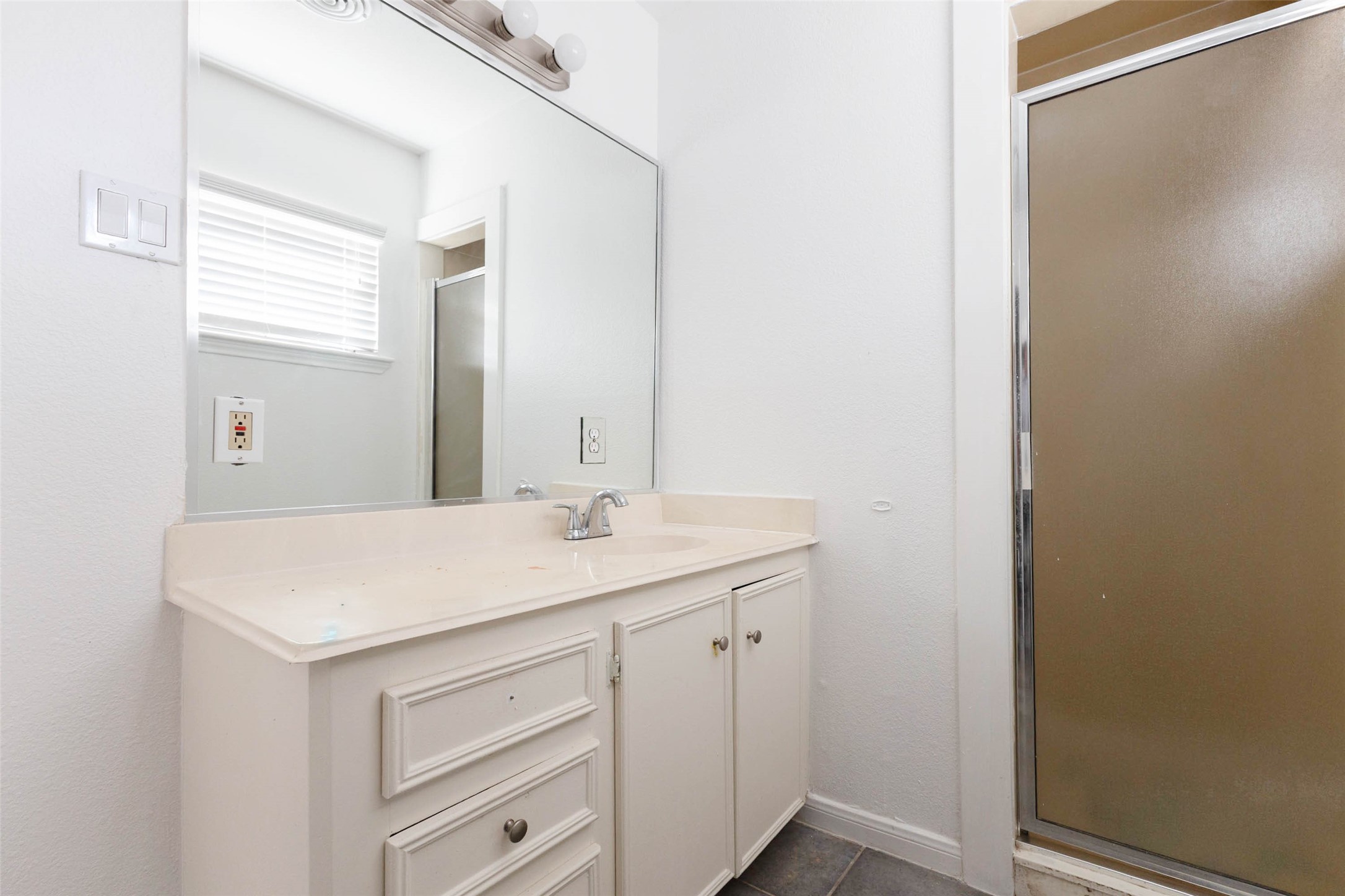 5315 Creekbend Drive, Houston, TX 77096 5315 Creekbend Drive, Houston, TX 77096