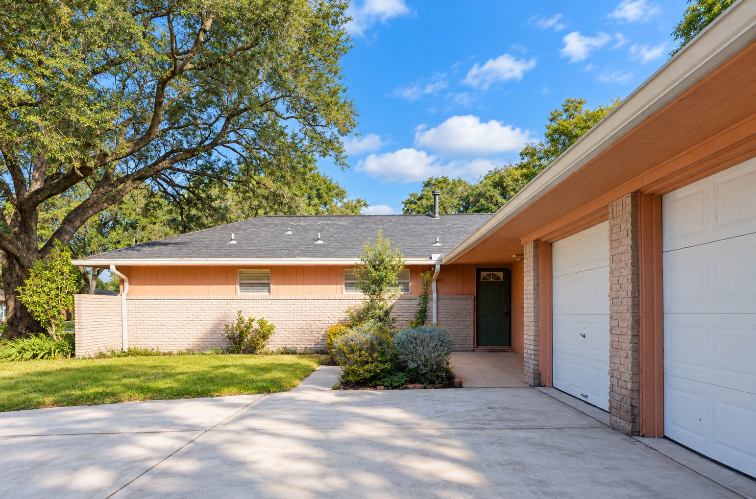 5315 Creekbend Drive, Houston, TX 77096 5315 Creekbend Drive, Houston, TX 77096