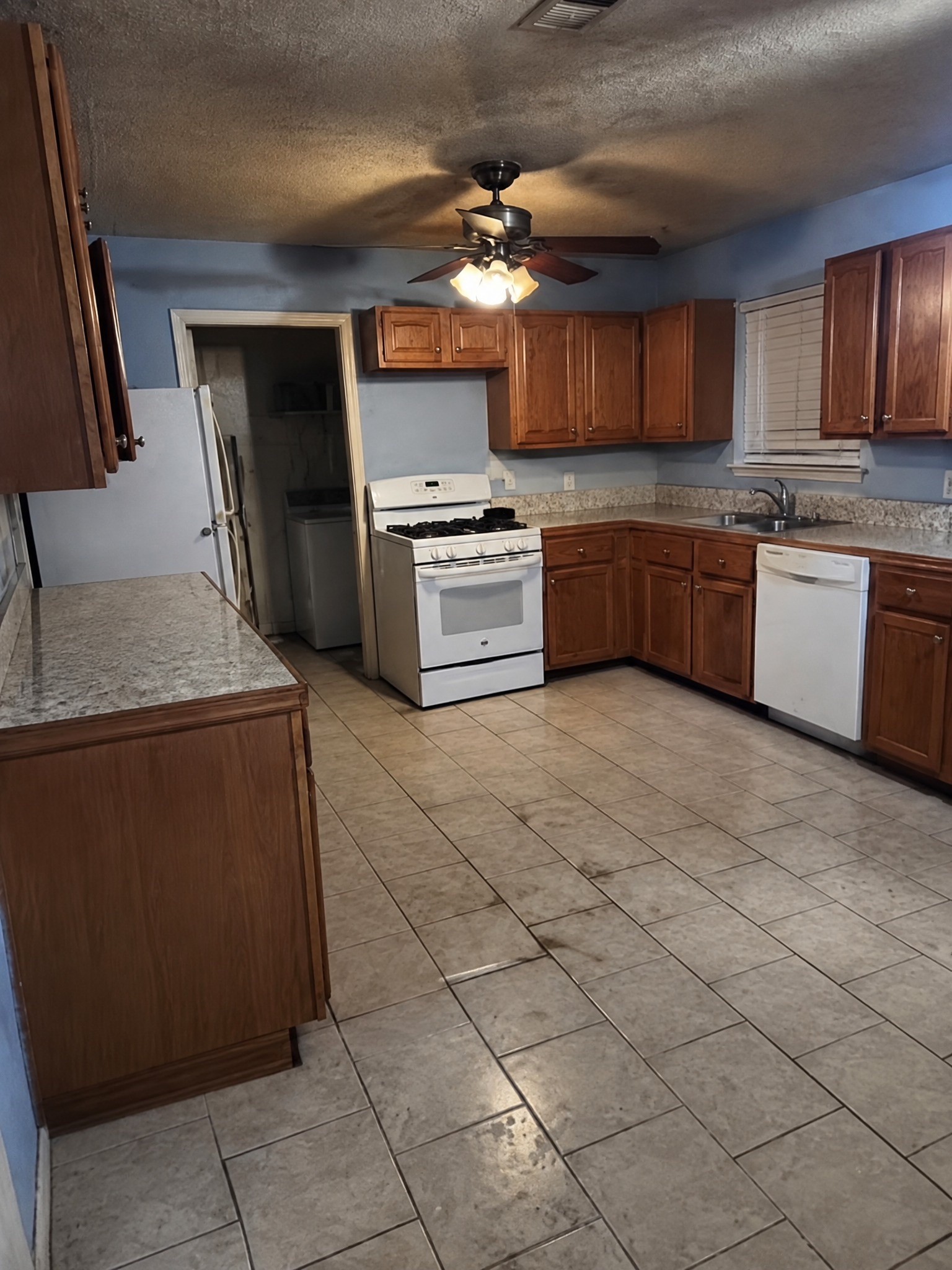 1914 Howell Avenue, La Marque, TX 77568