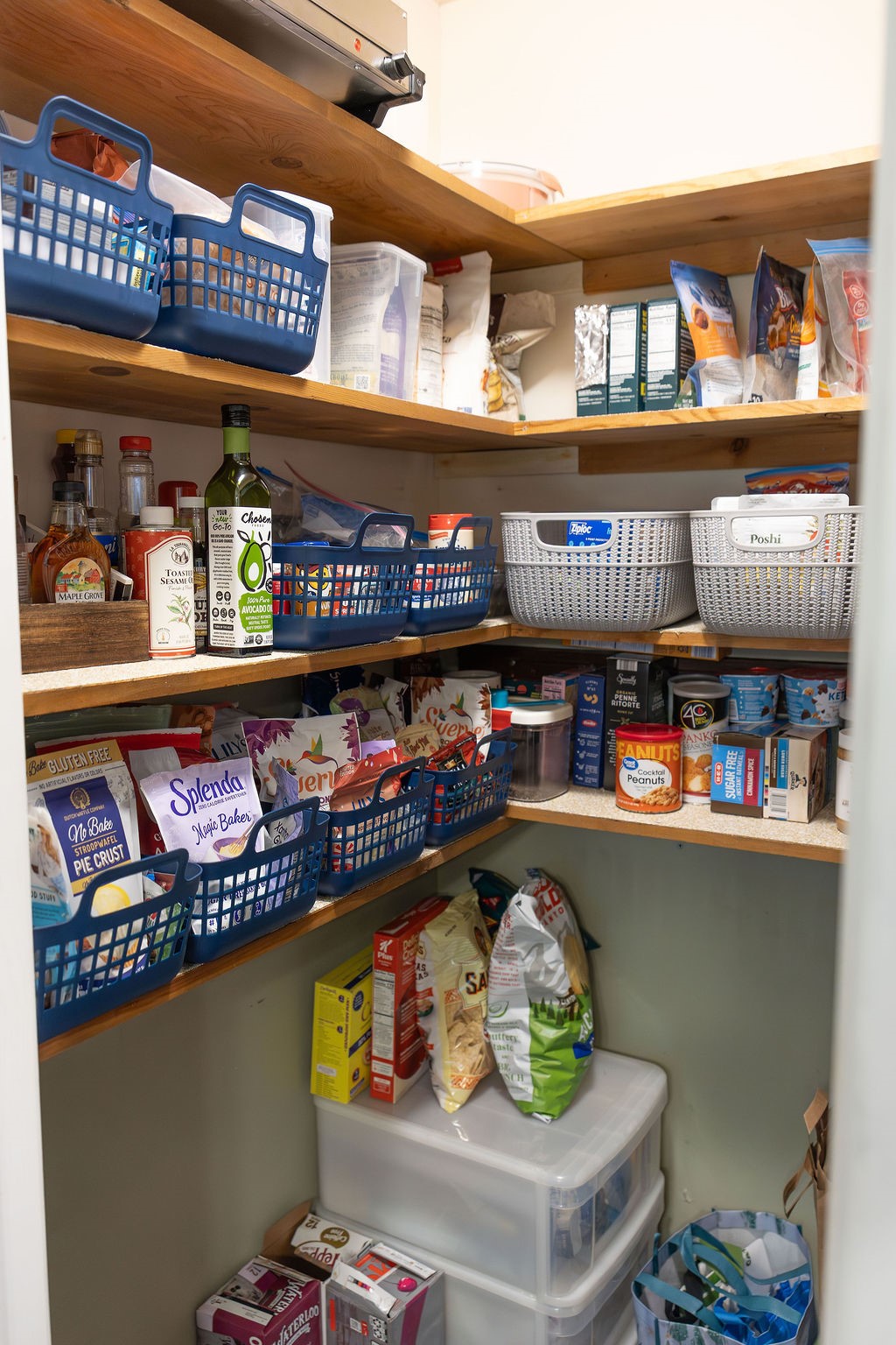 Take a look at the spacious walk-in pantry! With plenty of room for all your pantry essentials and additional kitchen storage, you'll have the space to stay organized while keeping everything conveniently within reach.