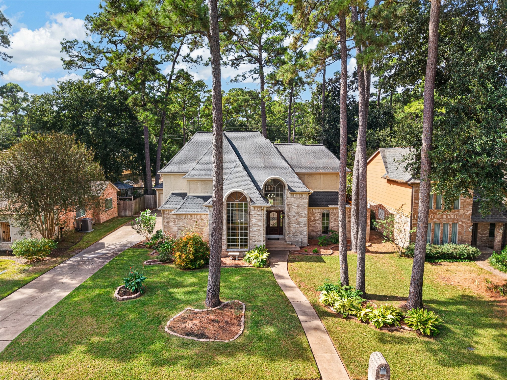 Don't miss the opportunity to enjoy one of the most beautiful homes in Spring Creek Forest. This one is a real gem!