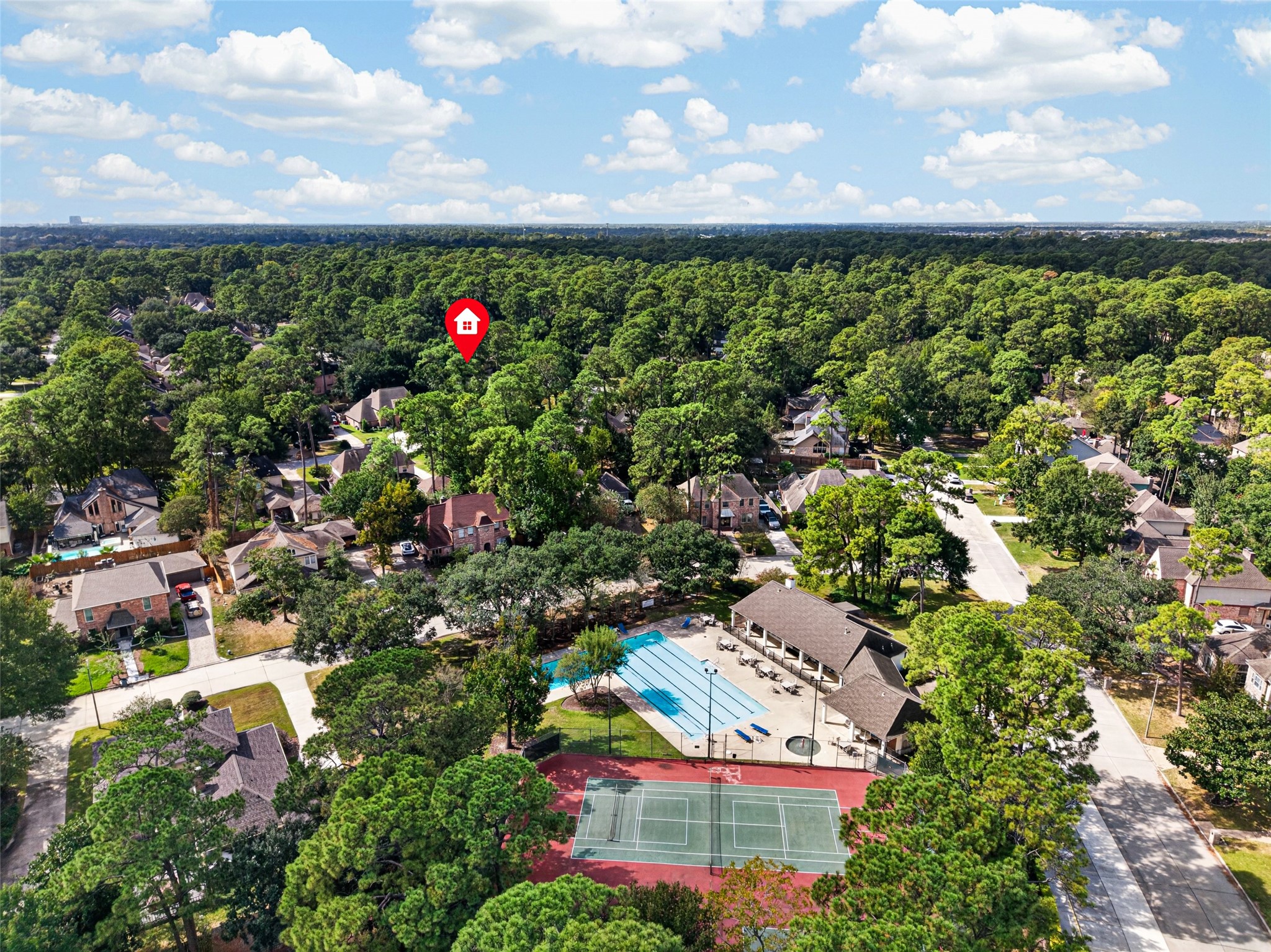 A short stroll to the neighborhood amenities!