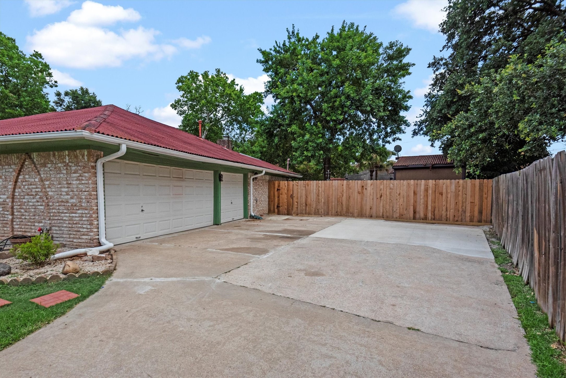 4906 Green Willow Lane, Dickinson, TX 77539