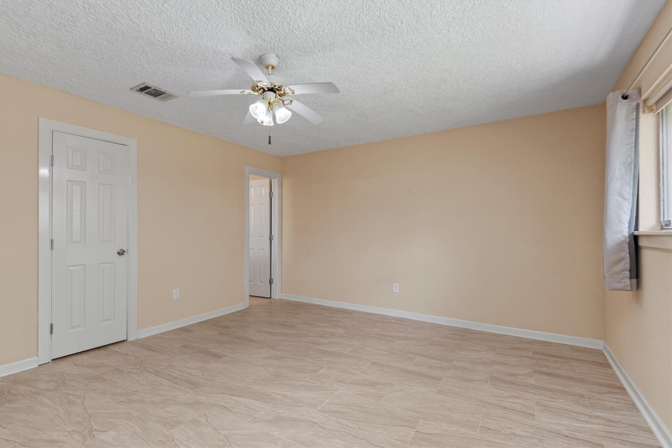 4906 Green Willow Lane, Dickinson, TX 77539