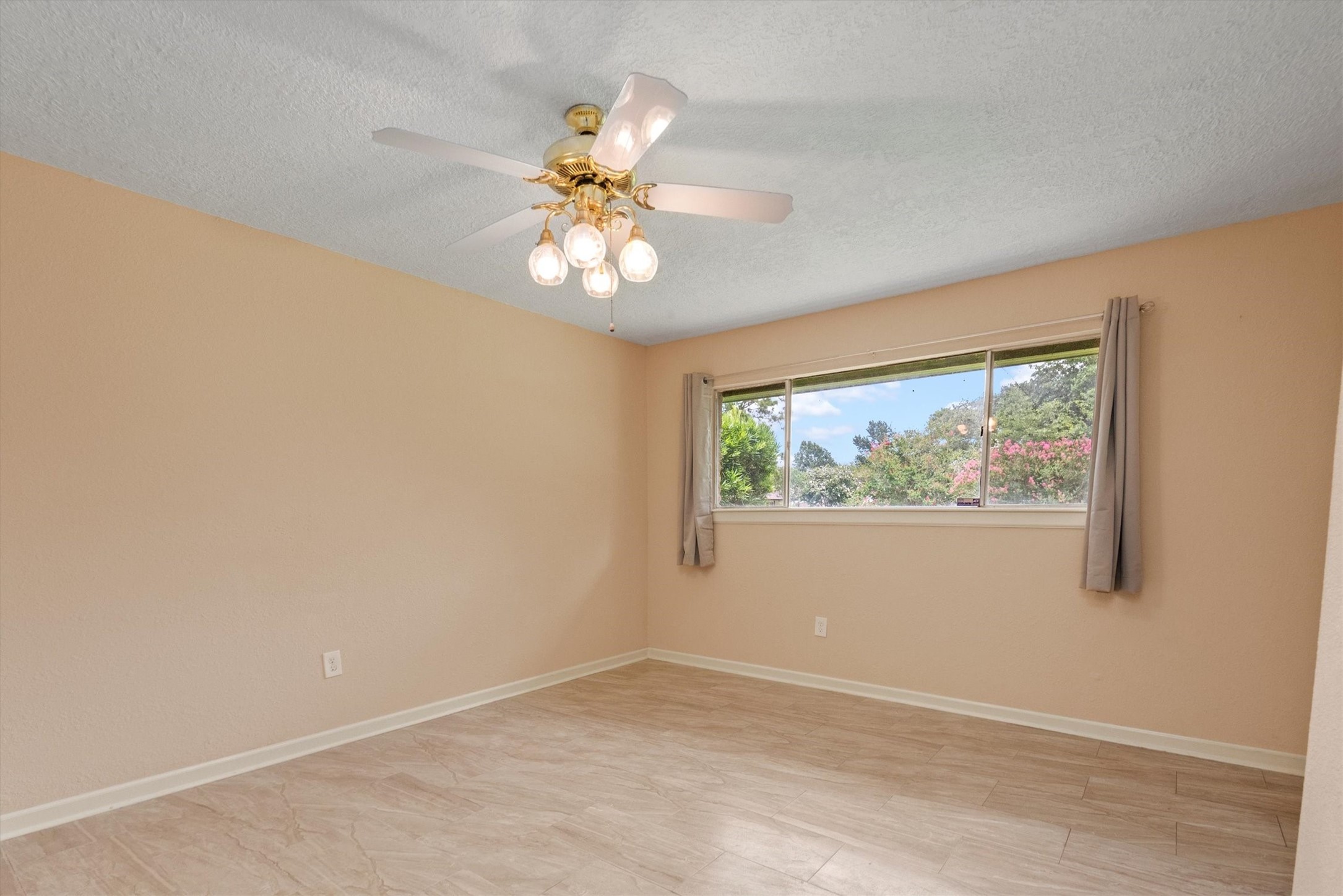 4906 Green Willow Lane, Dickinson, TX 77539