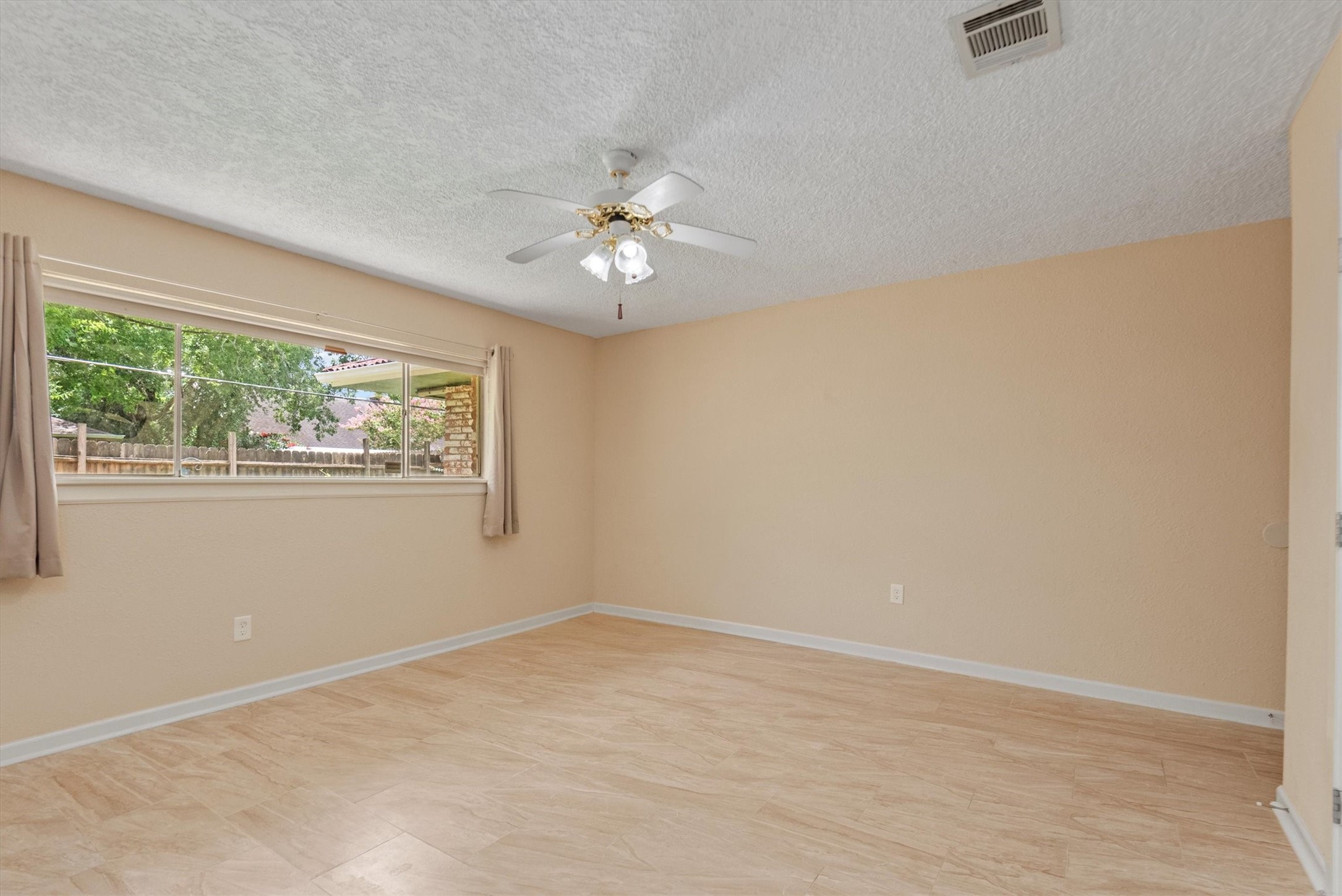 4906 Green Willow Lane, Dickinson, TX 77539