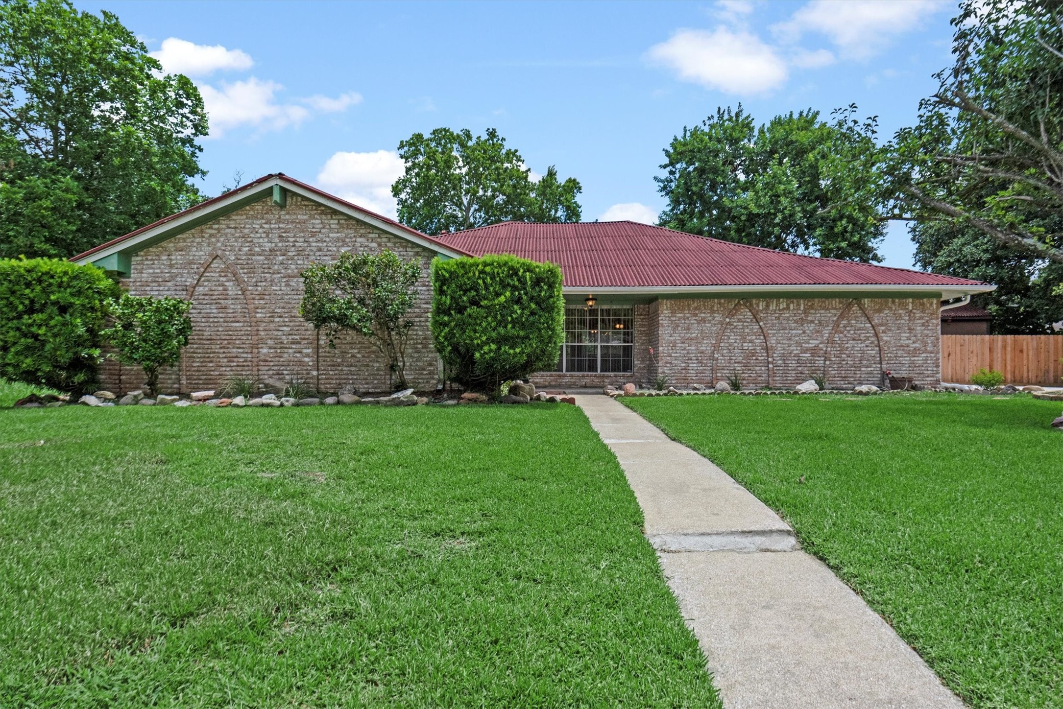 4906 Green Willow Lane, Dickinson, TX 77539