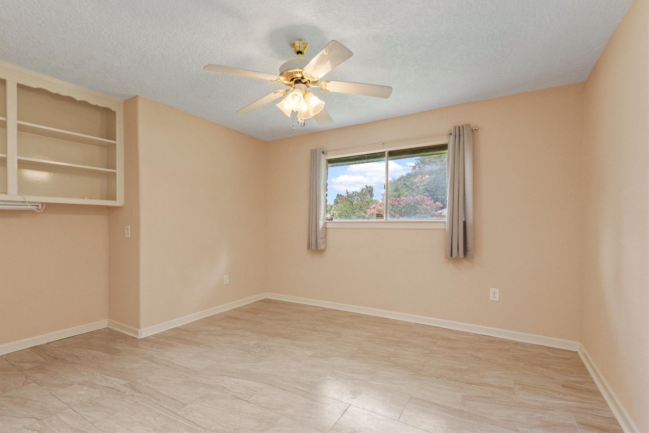4906 Green Willow Lane, Dickinson, TX 77539