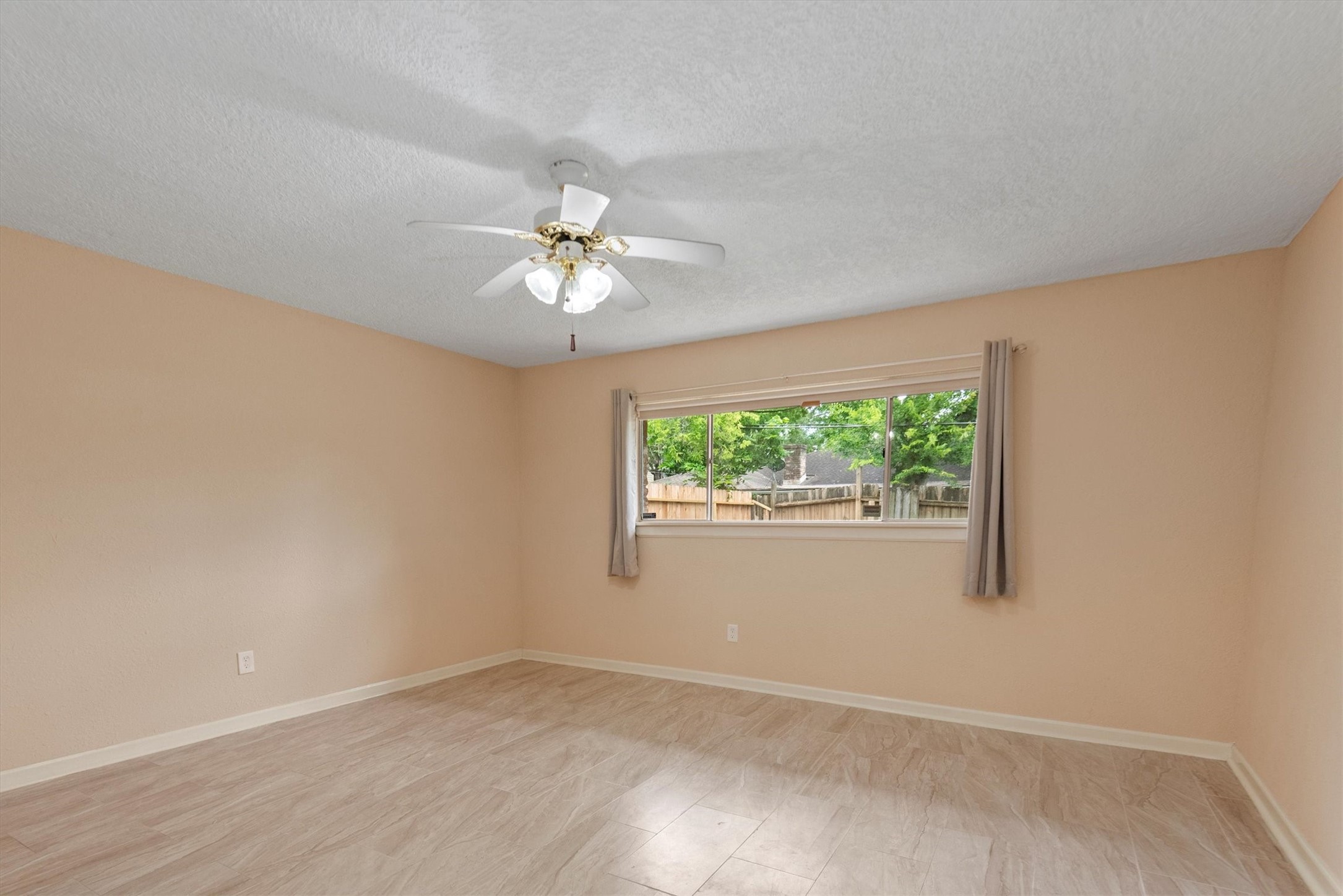 4906 Green Willow Lane, Dickinson, TX 77539