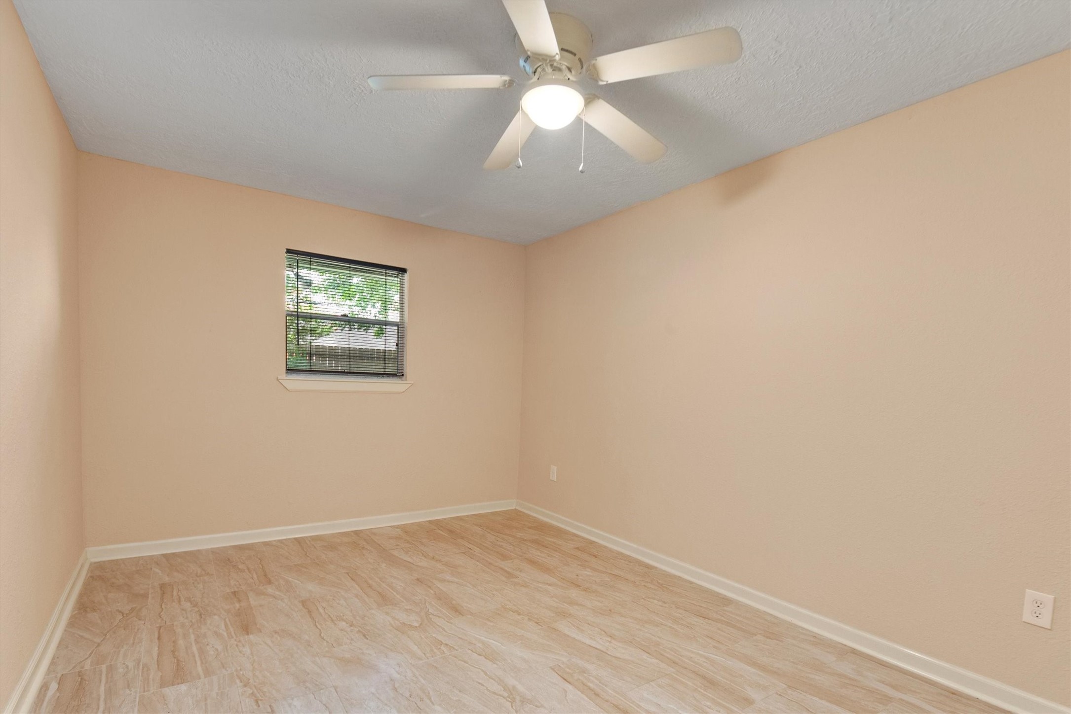 4906 Green Willow Lane, Dickinson, TX 77539
