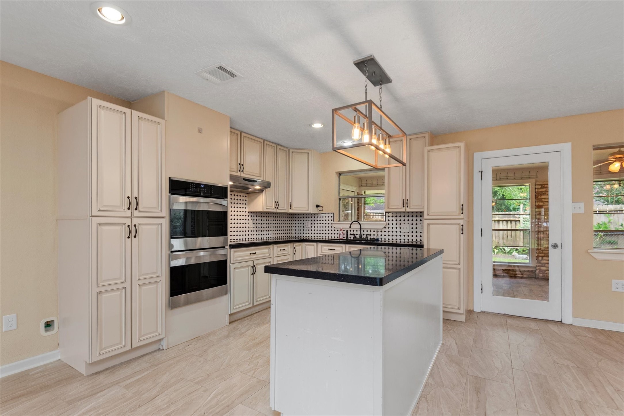 4906 Green Willow Lane, Dickinson, TX 77539