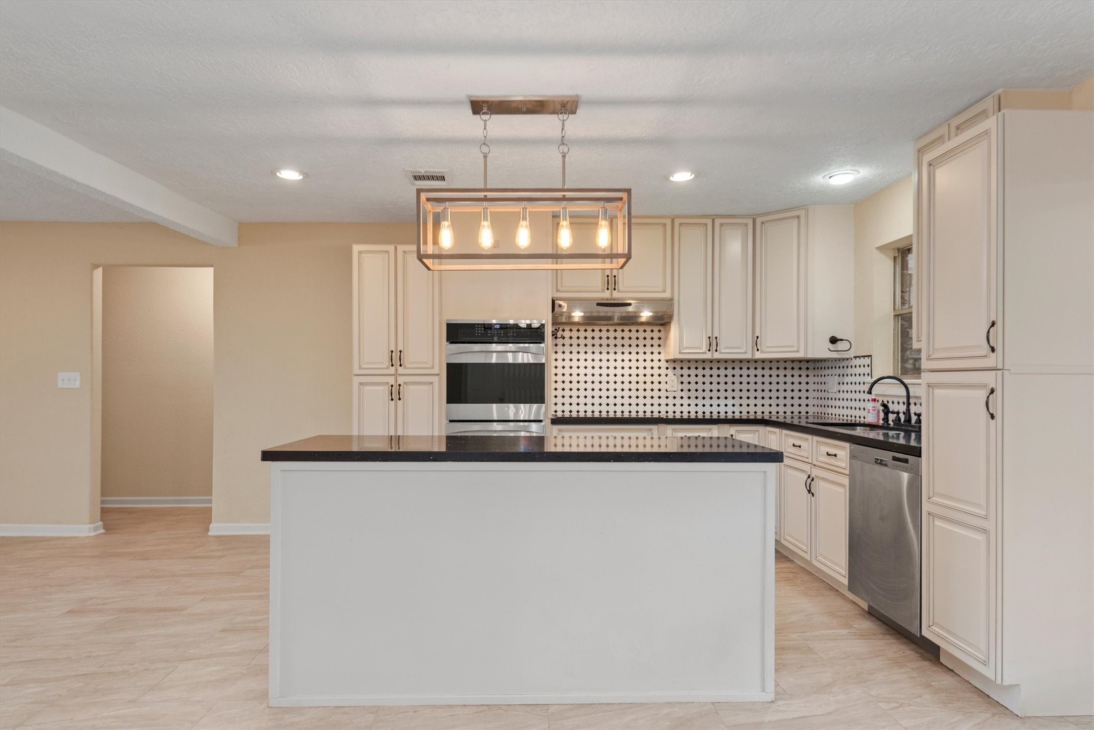 4906 Green Willow Lane, Dickinson, TX 77539