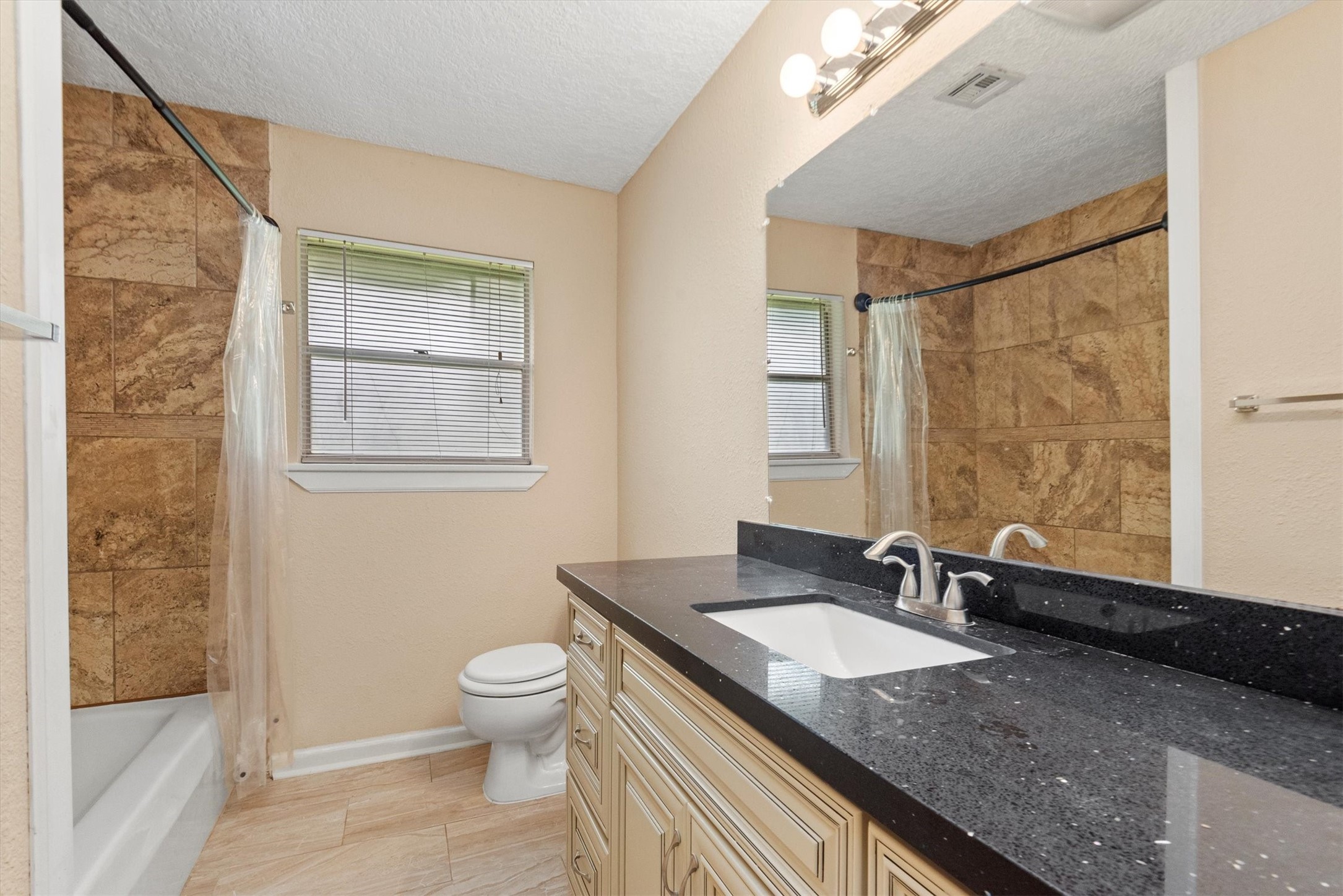 4906 Green Willow Lane, Dickinson, TX 77539