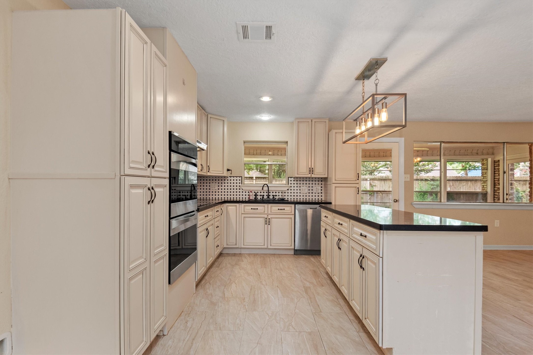 4906 Green Willow Lane, Dickinson, TX 77539