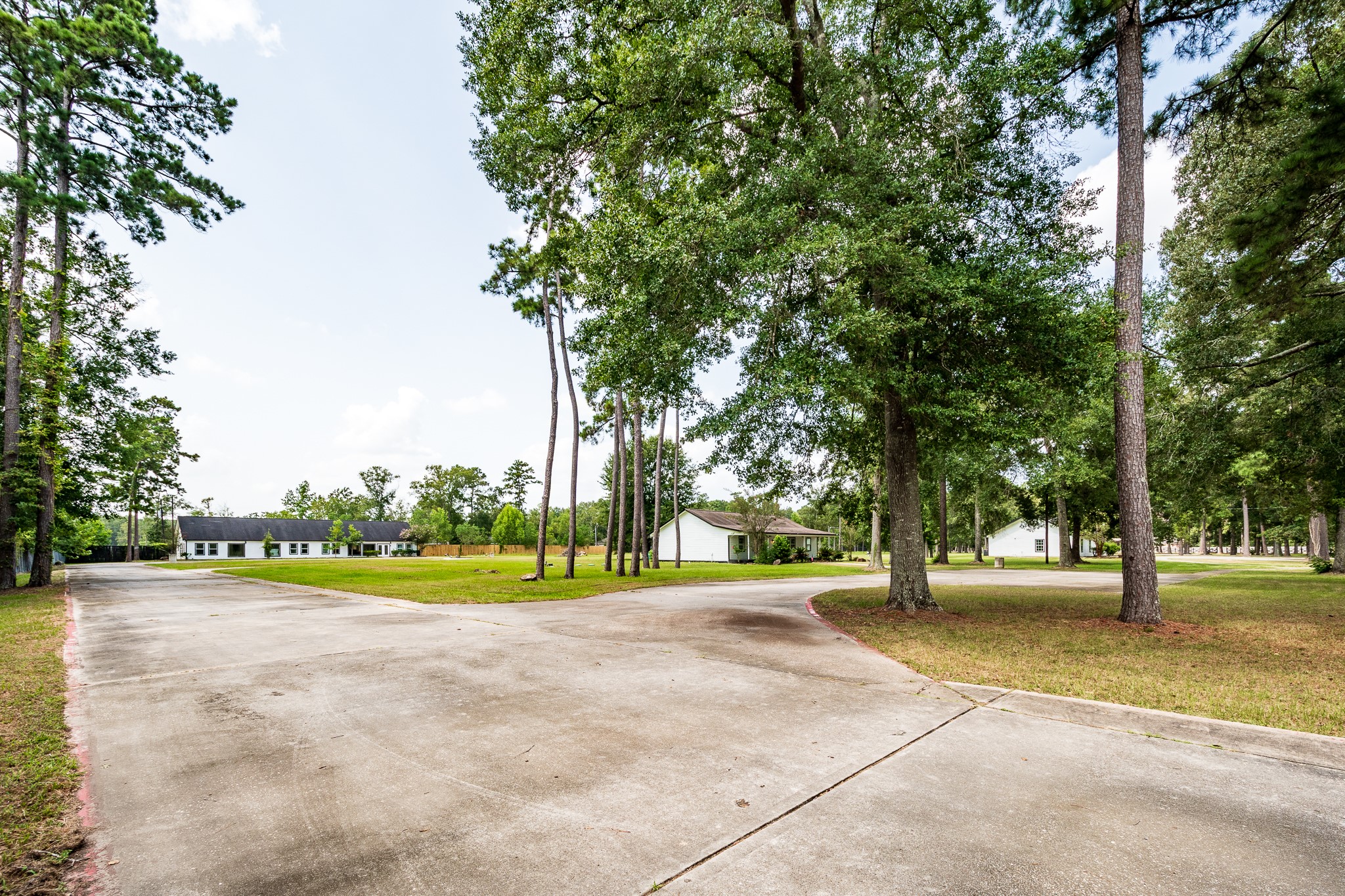 Extensive driveway to buildings 2 & 3 with ample amount of parking.