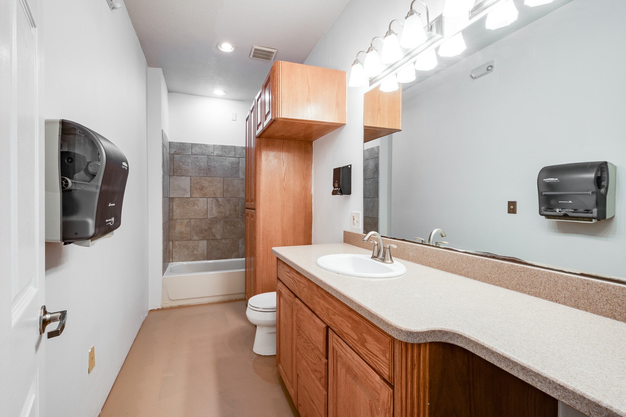 Bathroom with tub/shower combination in building #7.