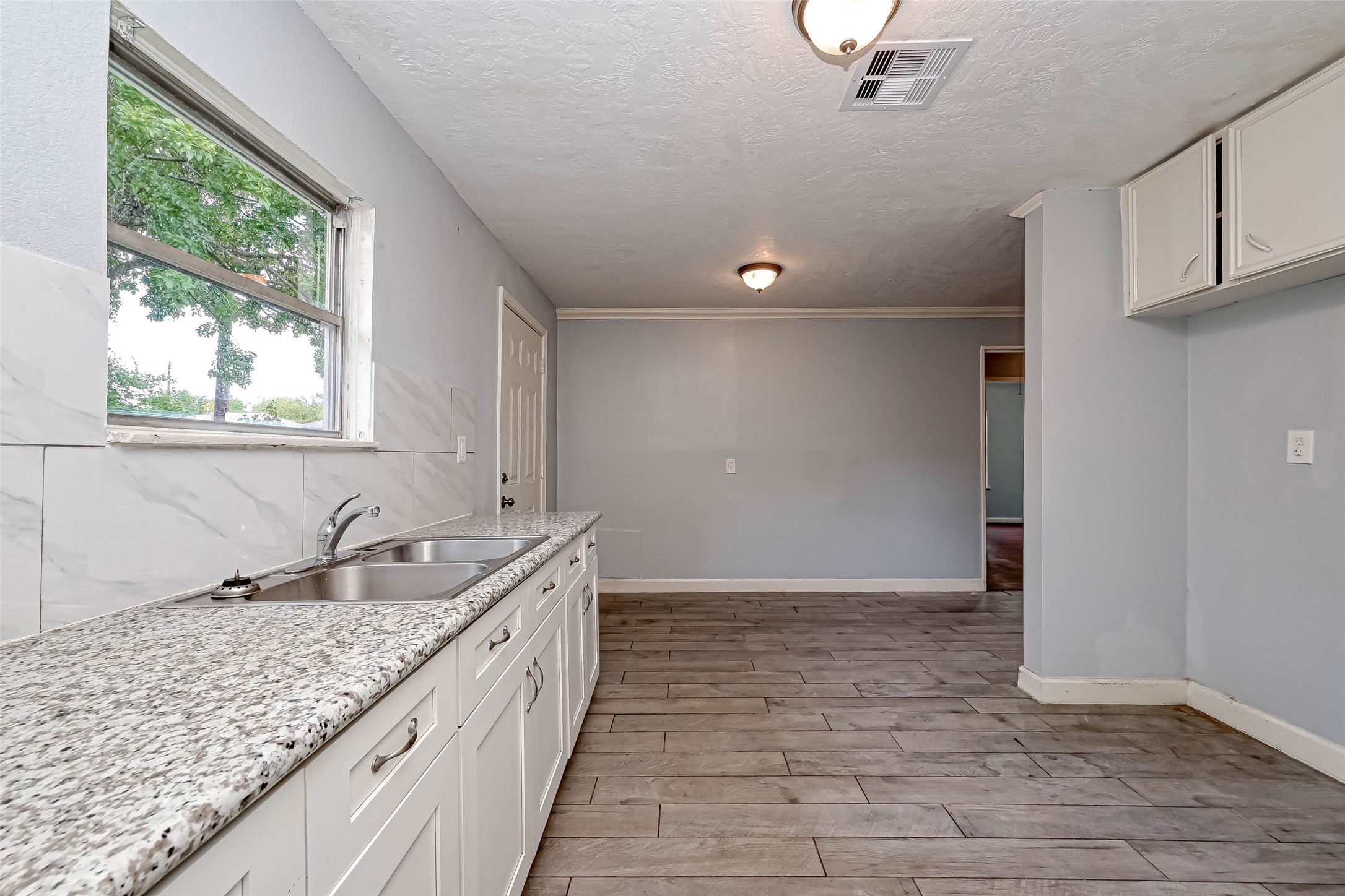 5431 Willow Glen Drive, Houston, TX 77033 5431 Willow Glen Drive, Houston, TX 77033
