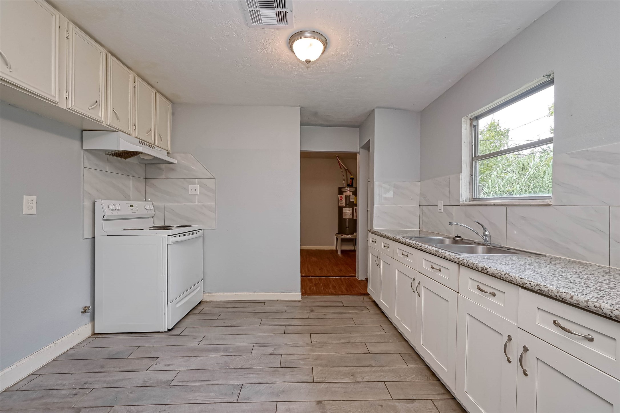 5431 Willow Glen Drive, Houston, TX 77033 5431 Willow Glen Drive, Houston, TX 77033