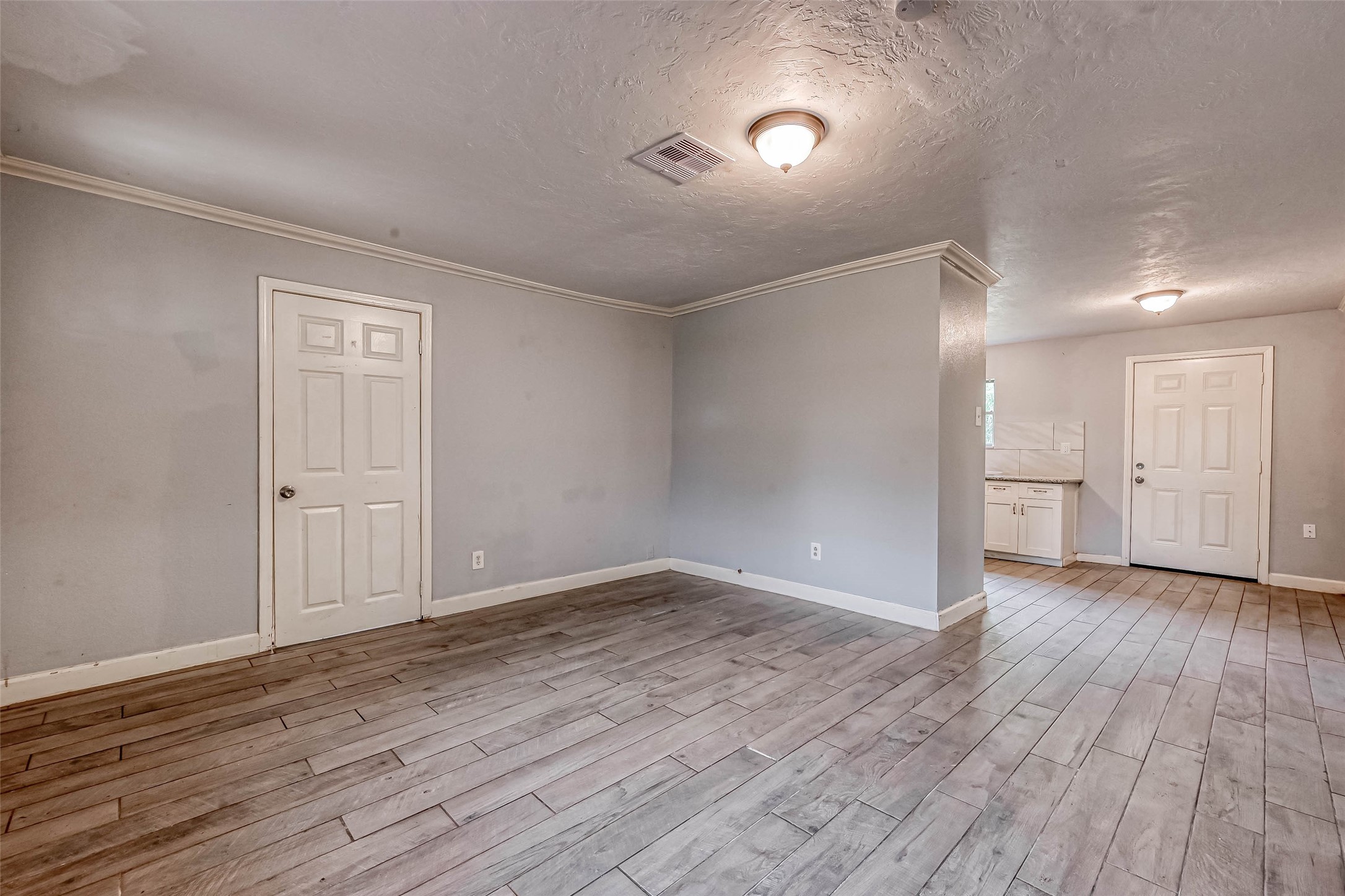 5431 Willow Glen Drive, Houston, TX 77033 5431 Willow Glen Drive, Houston, TX 77033