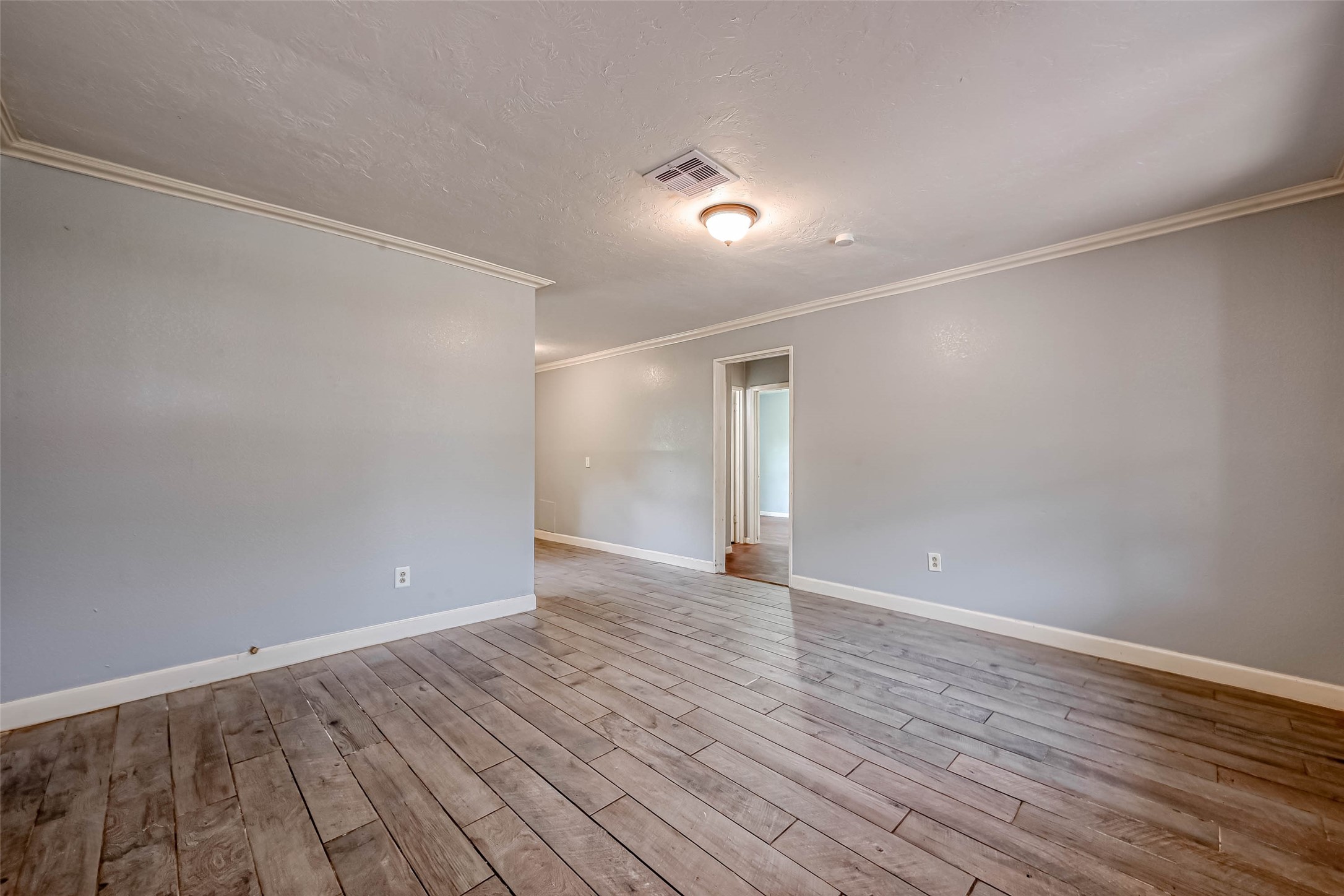 5431 Willow Glen Drive, Houston, TX 77033 5431 Willow Glen Drive, Houston, TX 77033