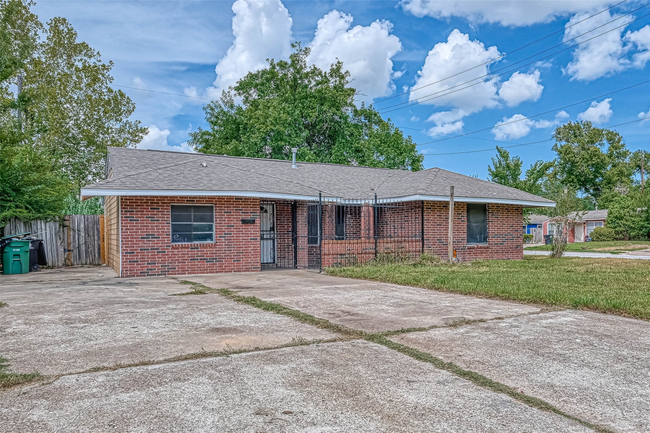 5431 Willow Glen Drive, Houston, TX 77033 5431 Willow Glen Drive, Houston, TX 77033